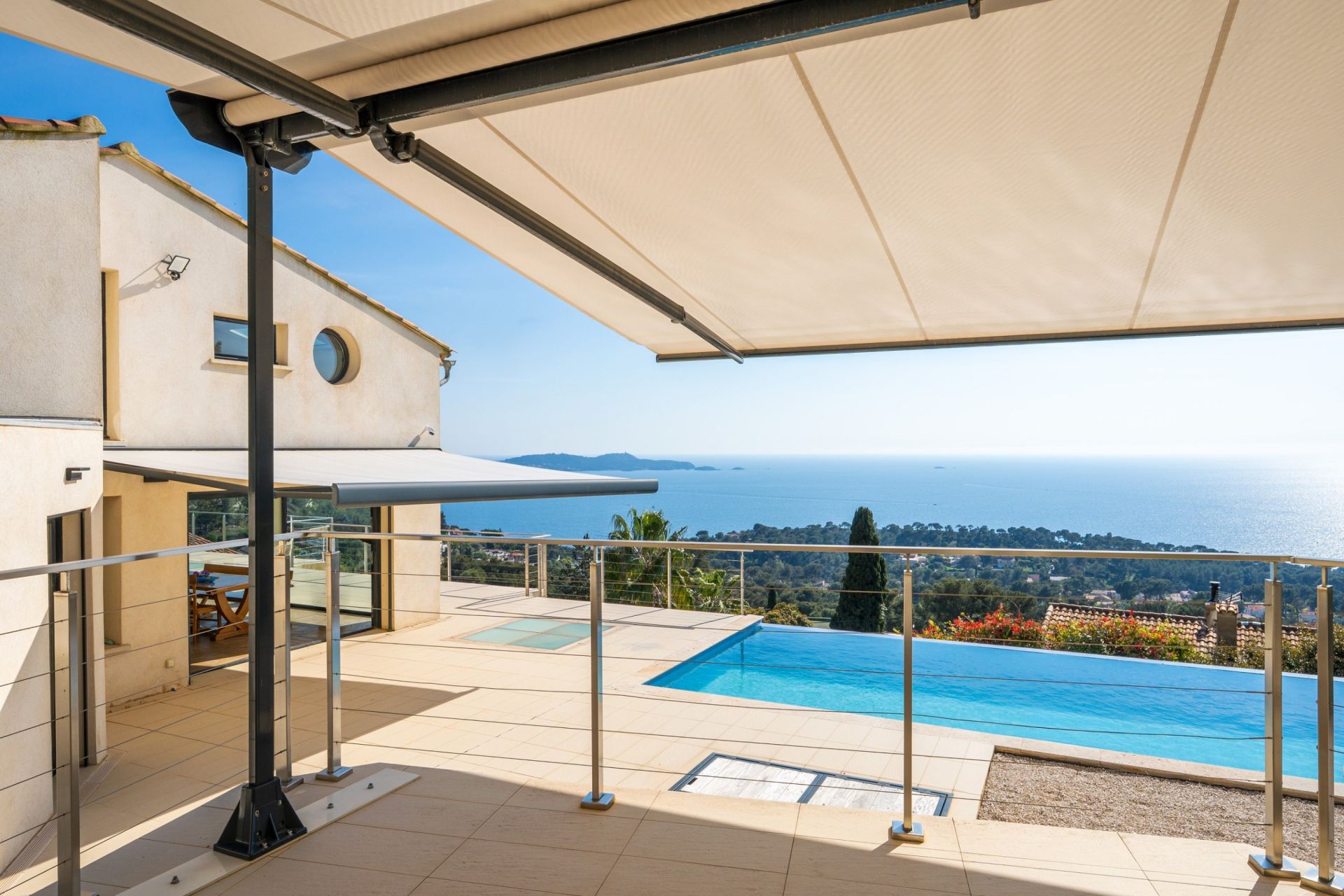 luxury house 9 Rooms for sale on CARQUEIRANNE (83320)