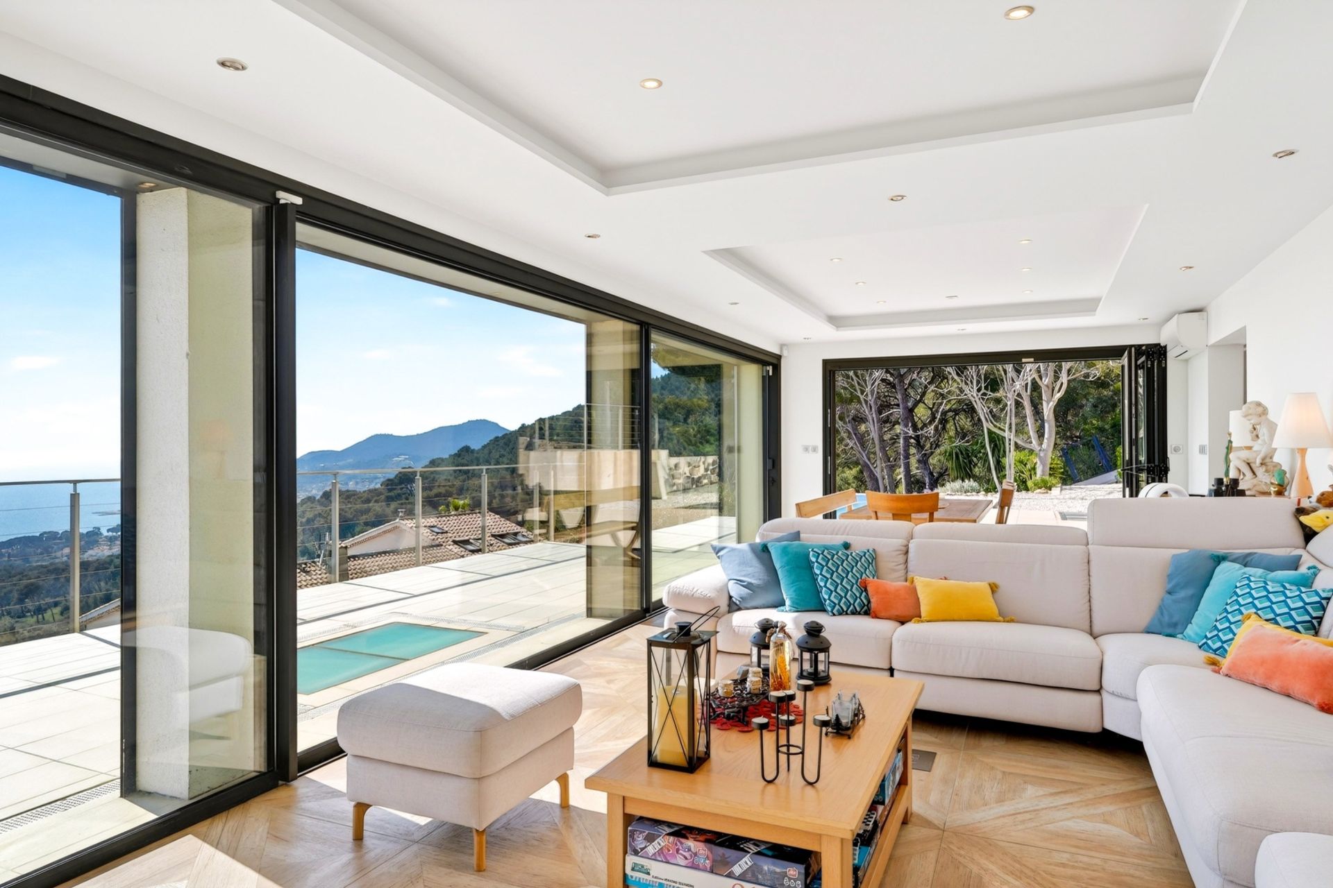 luxury house 9 Rooms for sale on CARQUEIRANNE (83320)