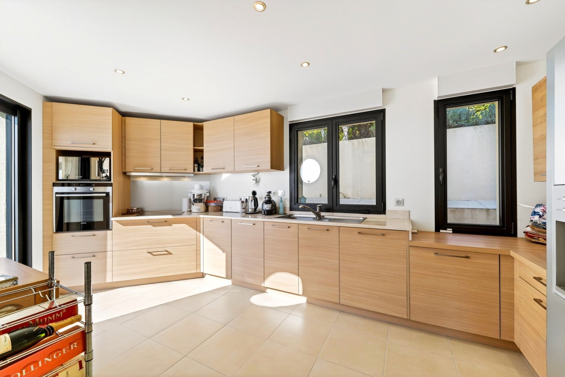 luxury house 9 Rooms for sale on CARQUEIRANNE (83320)