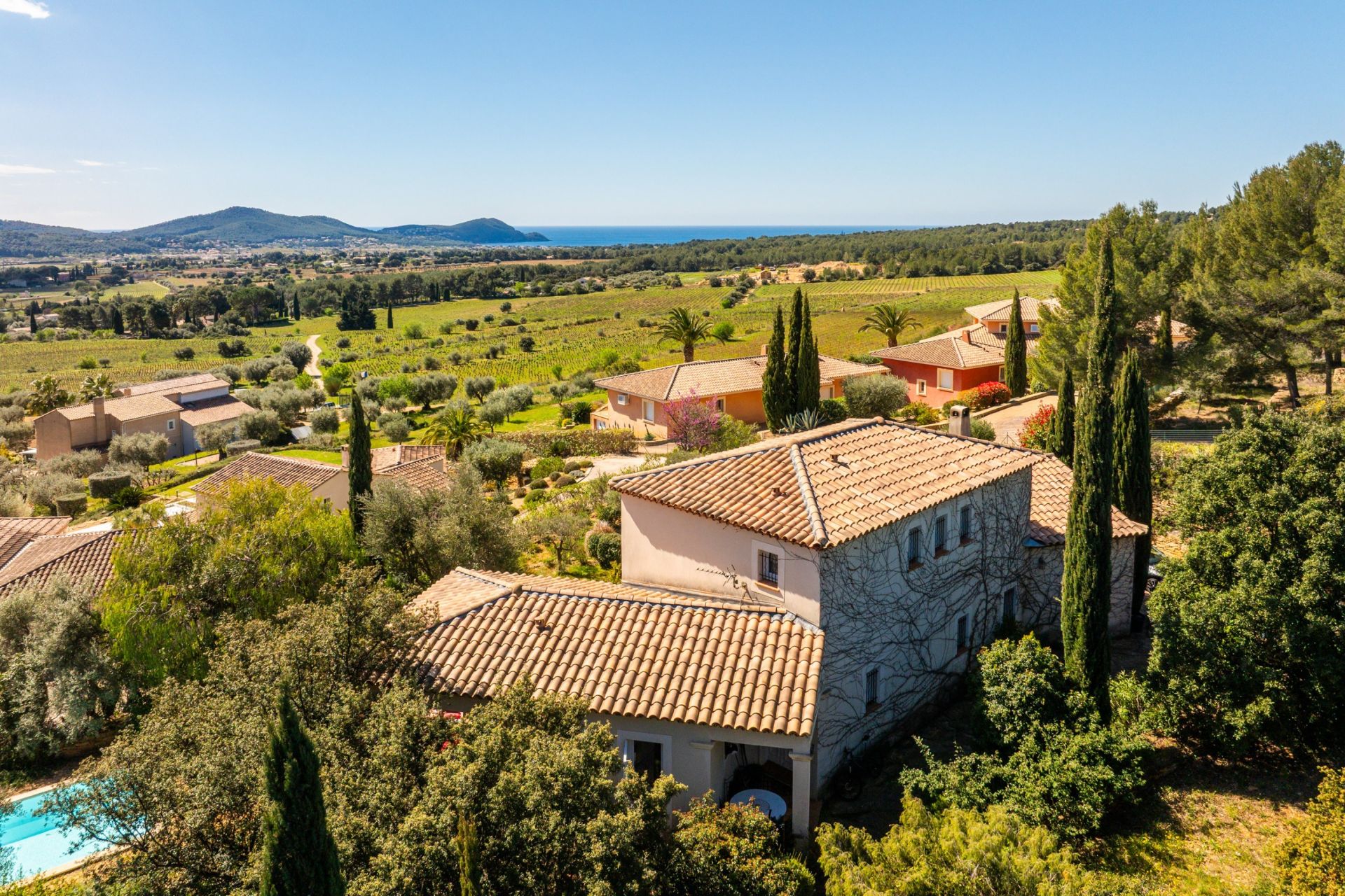 maison de luxe 6 Pièces en vente sur LA CADIERE D AZUR (83740)