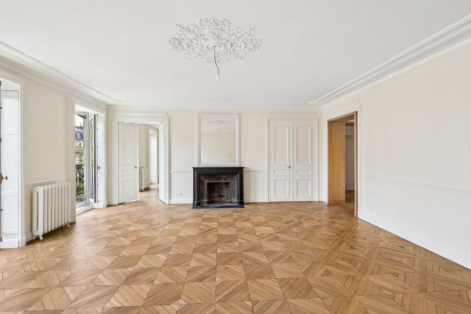 luxury apartment 6 Rooms for sale on PARIS (75008)
