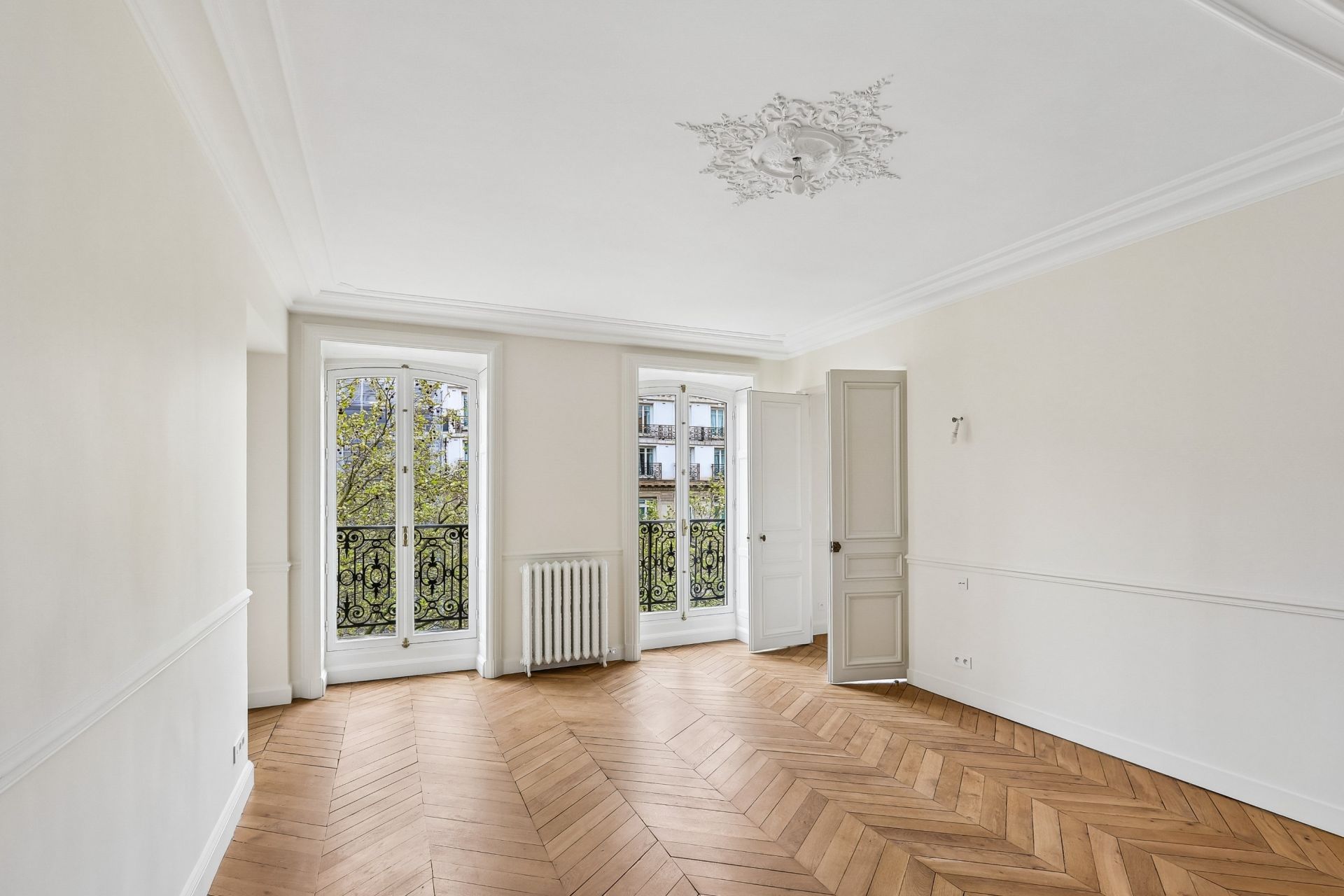luxury apartment 6 Rooms for sale on PARIS (75008)