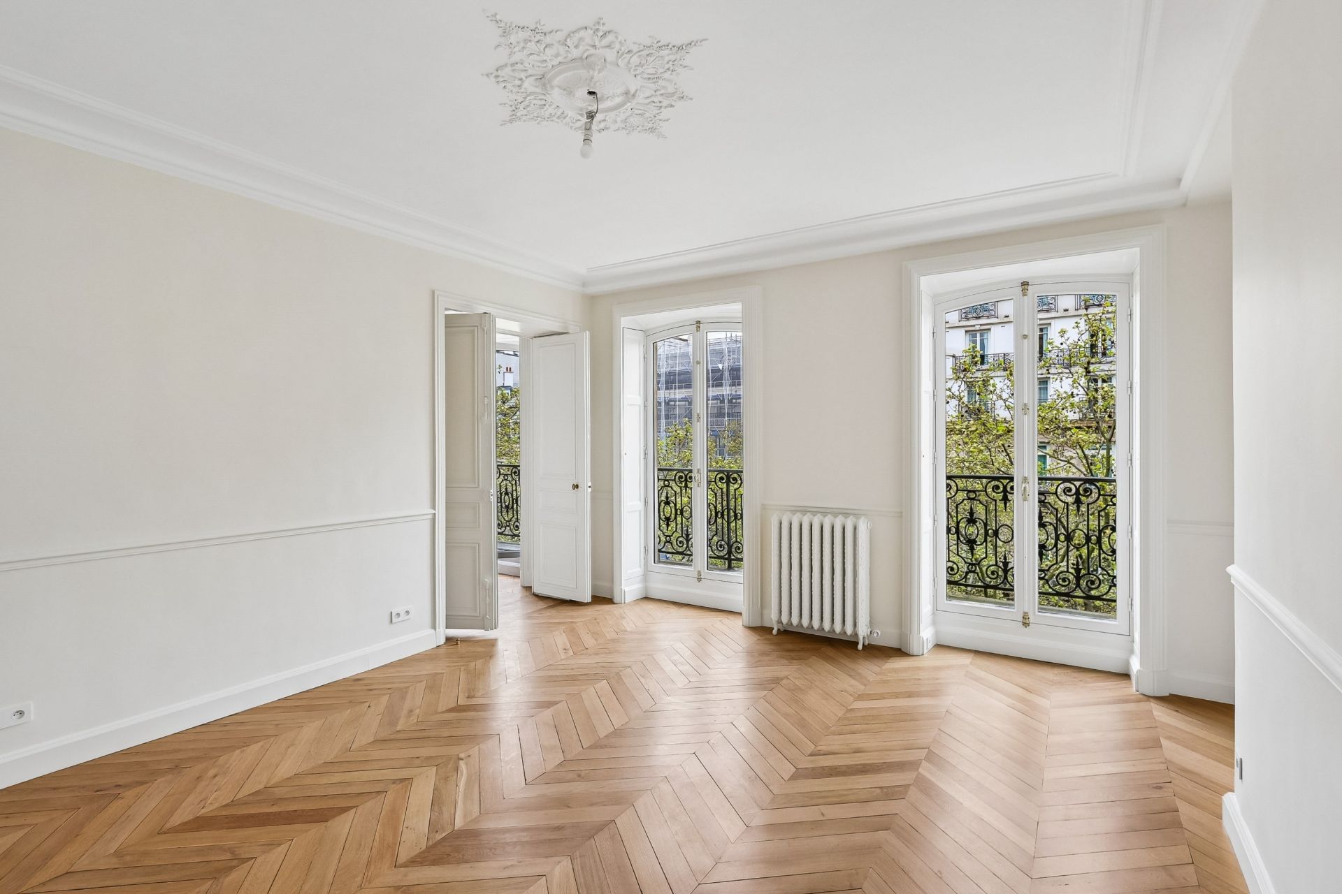 luxury apartment 6 Rooms for sale on PARIS (75008)