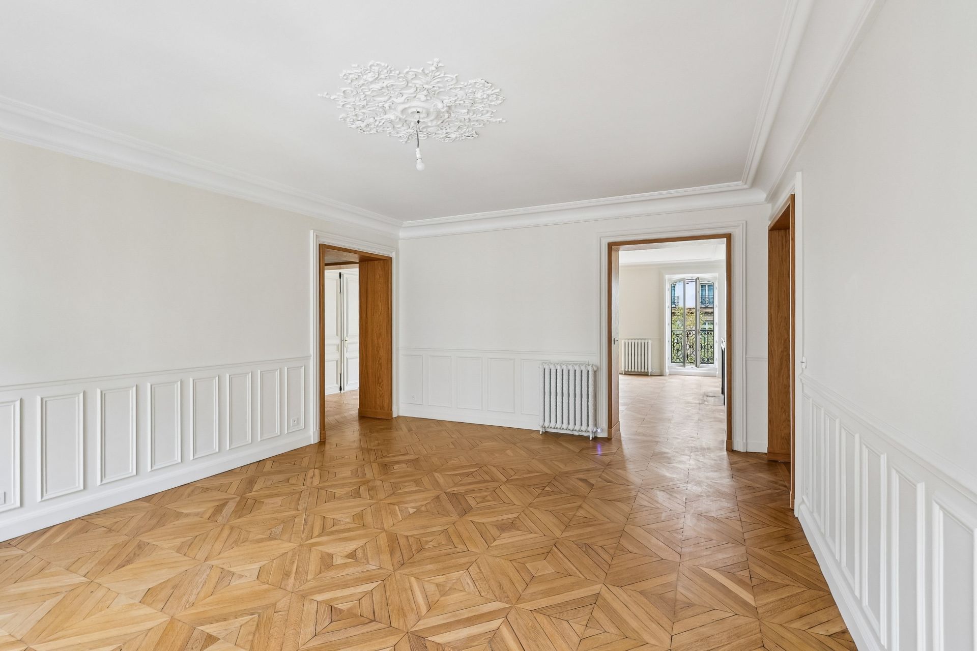 luxury apartment 6 Rooms for sale on PARIS (75008)