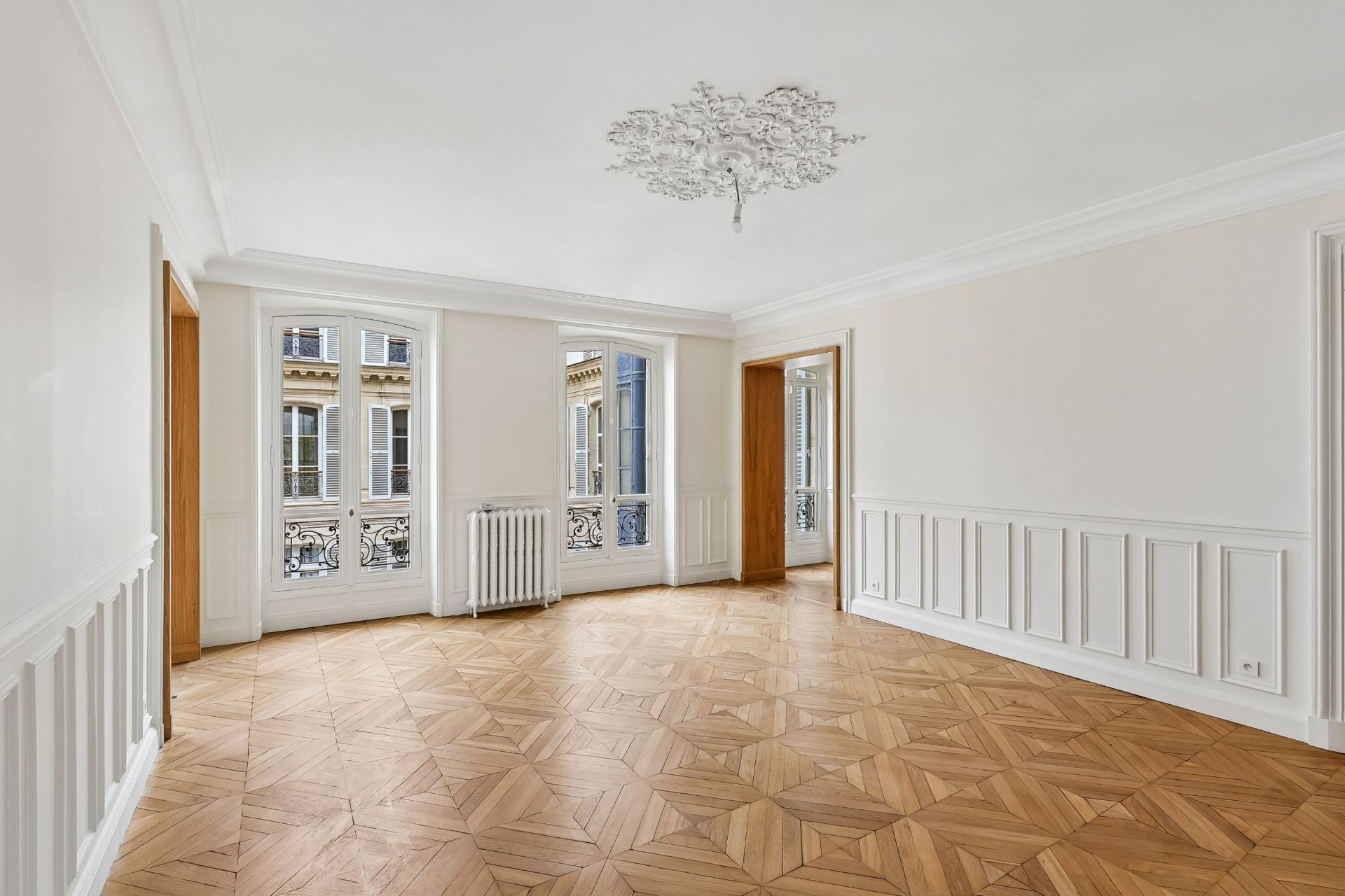 luxury apartment 6 Rooms for sale on PARIS (75008)