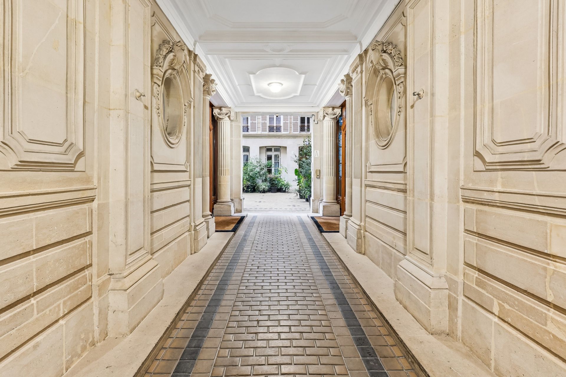luxury apartment 6 Rooms for sale on PARIS (75008)