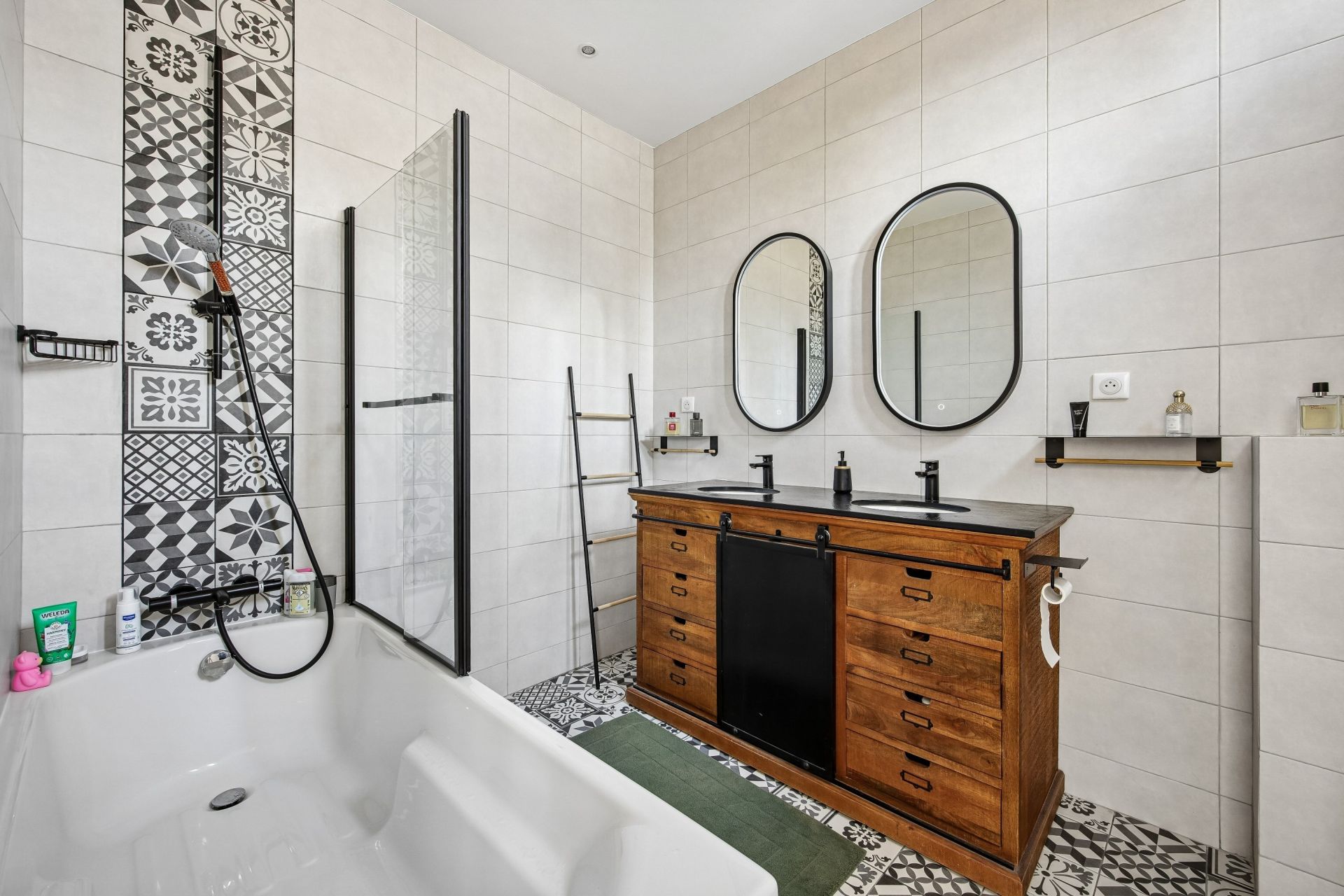 luxury house 11 Rooms for sale on SEPTEUIL (78790)