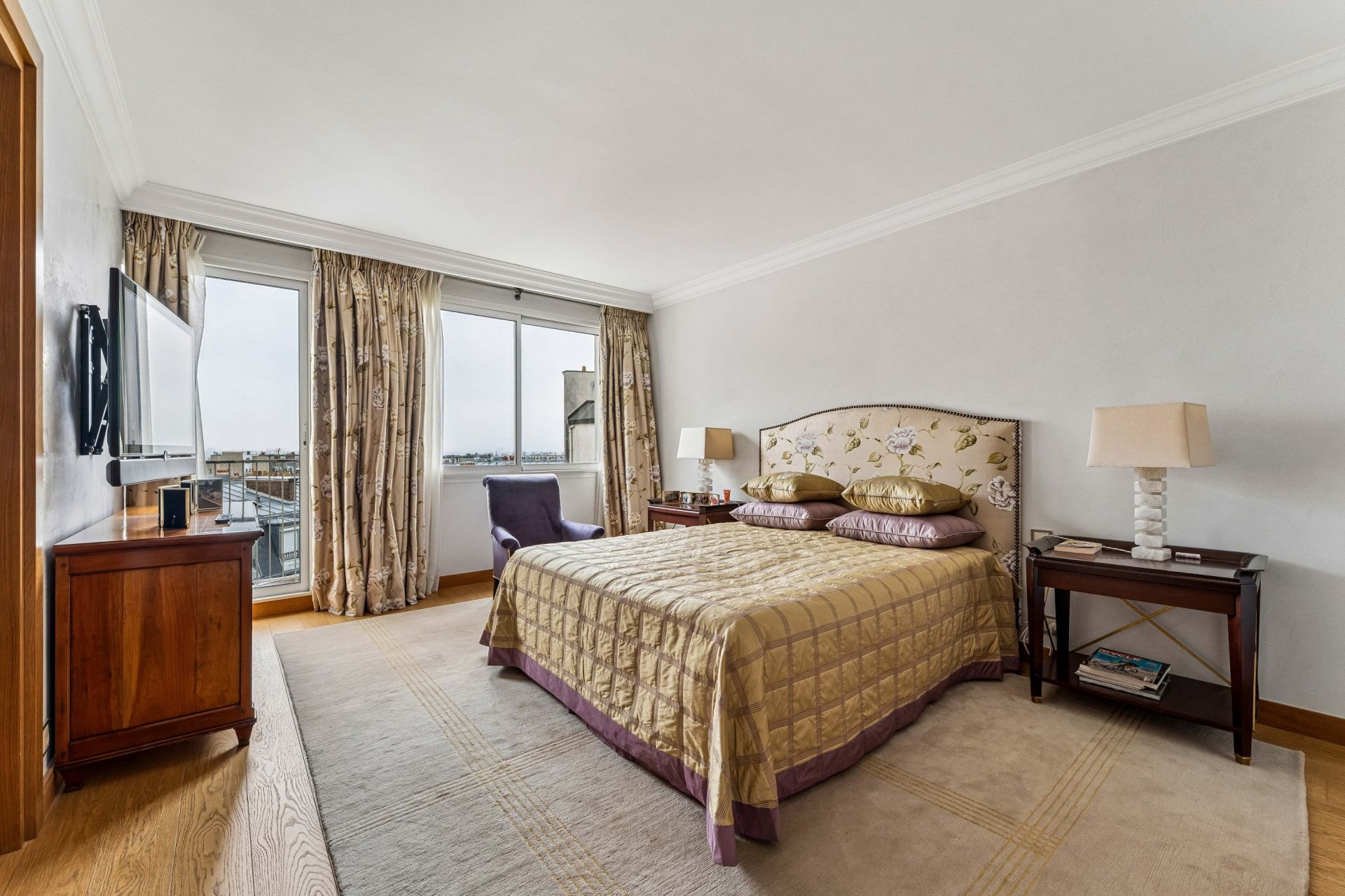 luxury apartment 6 Rooms for sale on PARIS (75016)