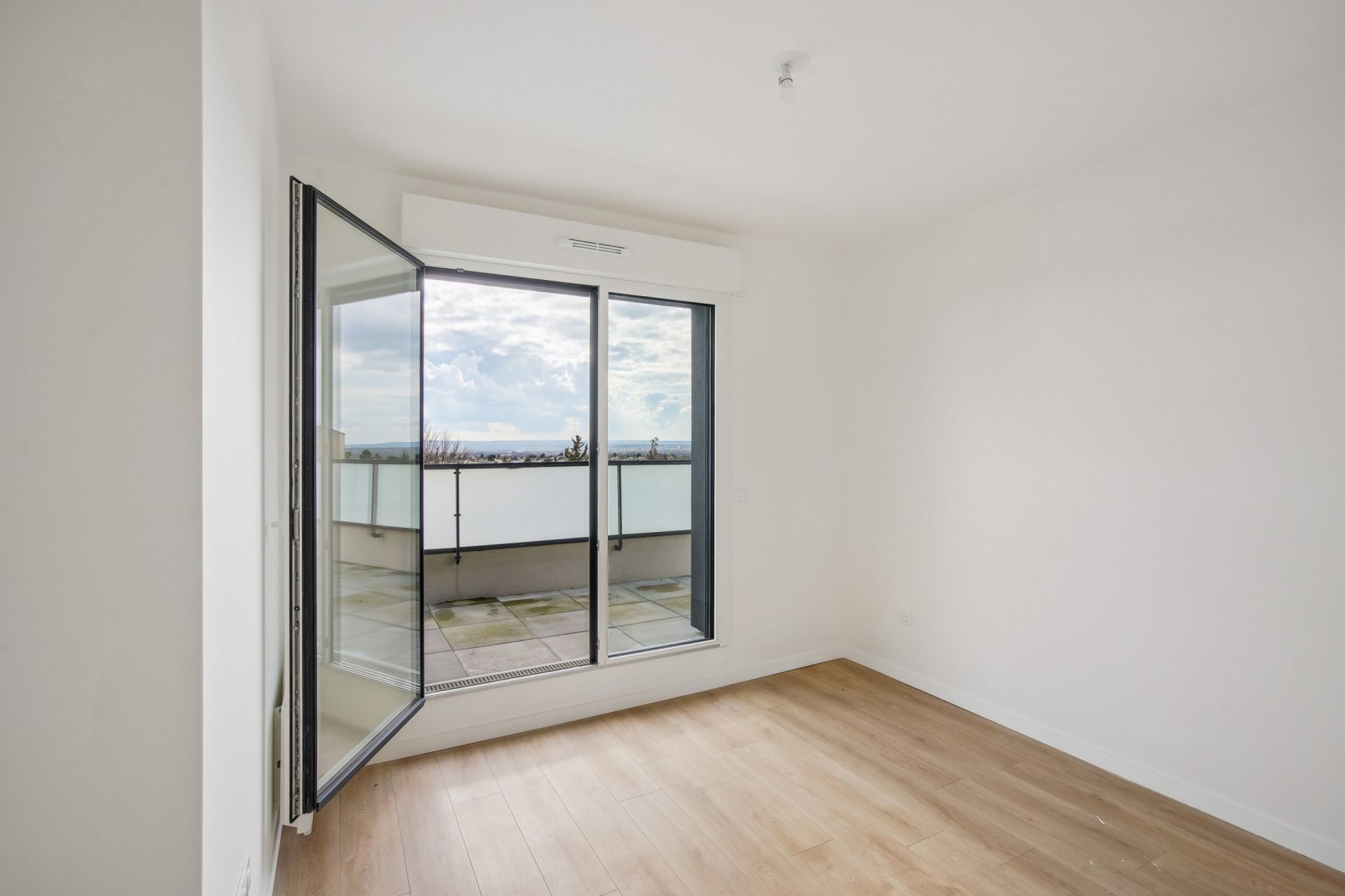 luxury apartment 4 Rooms for sale on CORMEILLES EN PARISIS (95240)