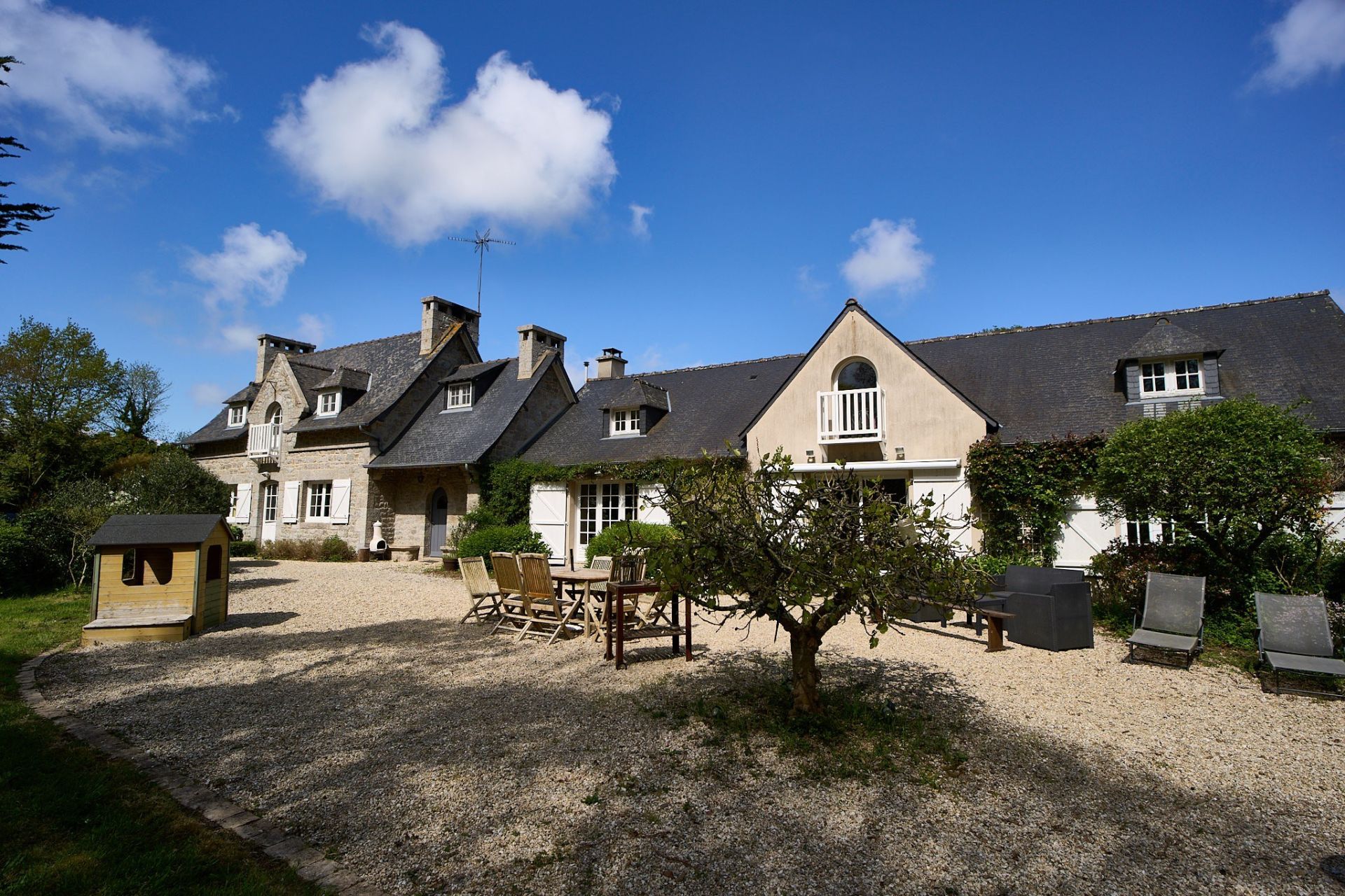 luxury house 10 Rooms for sale on ST LUNAIRE (35800)