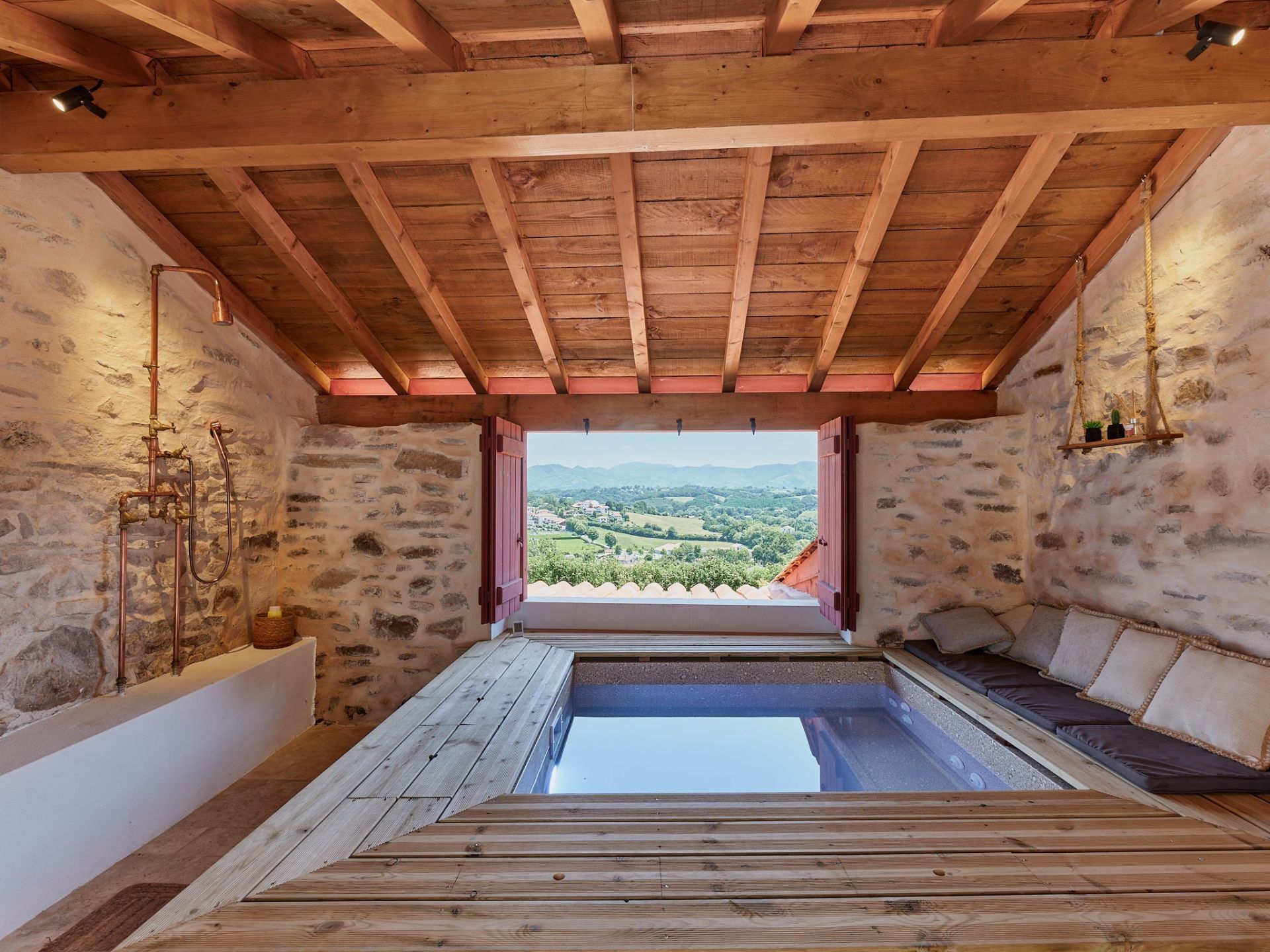 luxury house 10 Rooms for sale on SARE (64310)