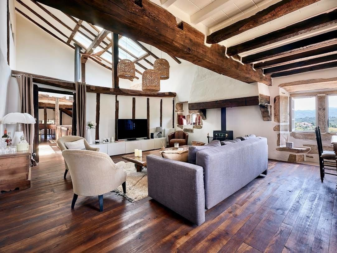 luxury house 10 Rooms for sale on SARE (64310)