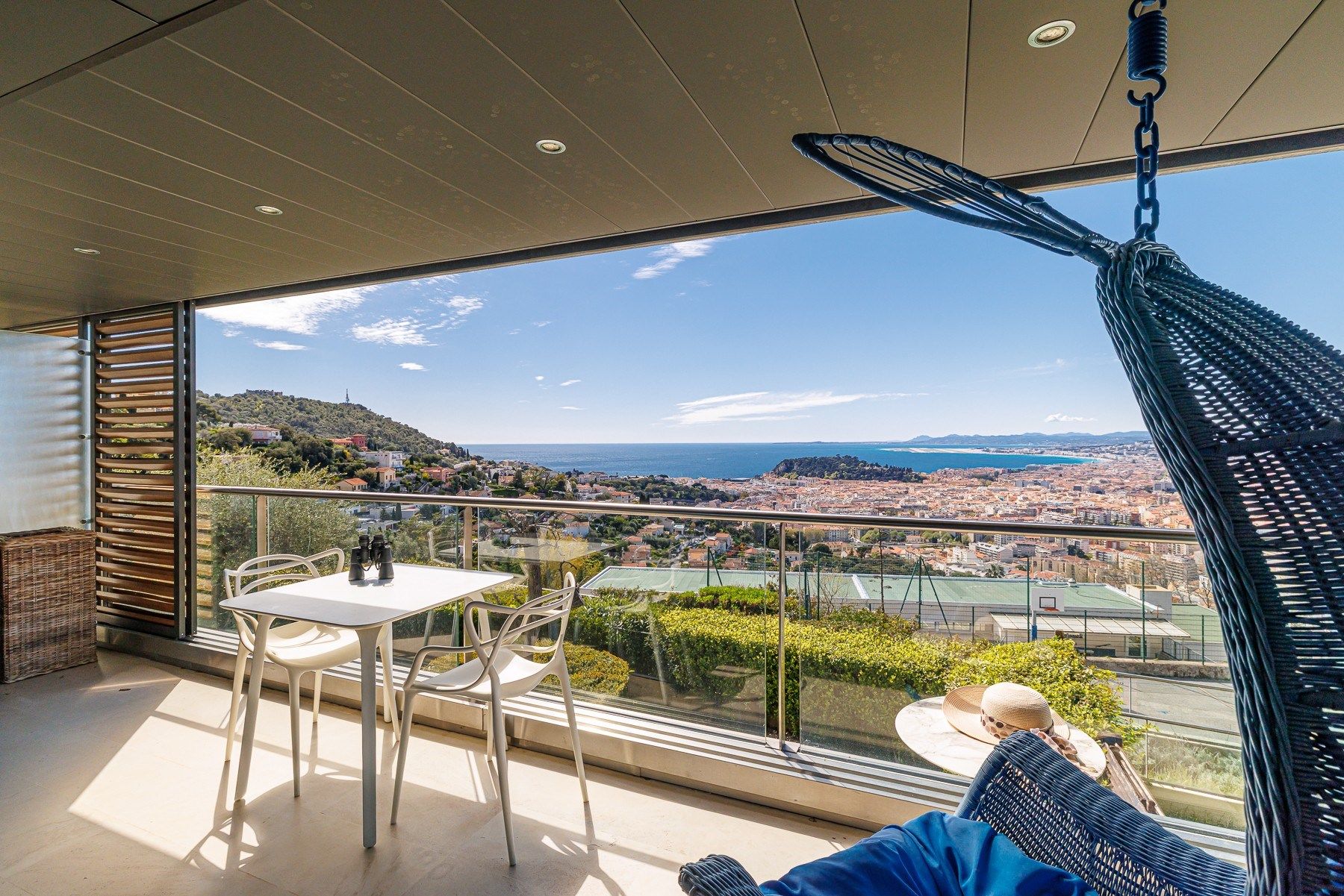 luxury apartment 4 Rooms for sale on NICE (06000)