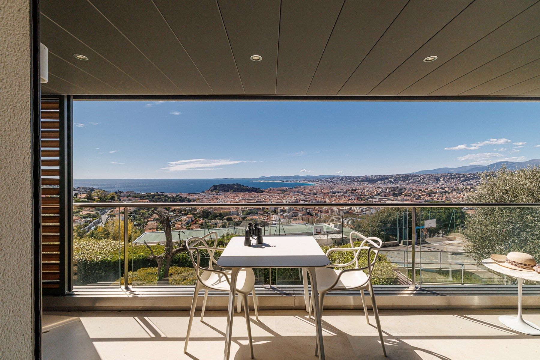 luxury apartment 4 Rooms for sale on NICE (06000)