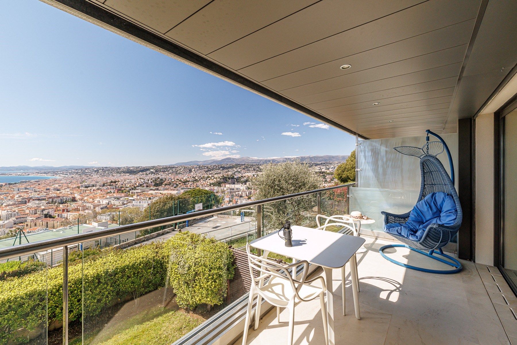 luxury apartment 4 Rooms for sale on NICE (06000)