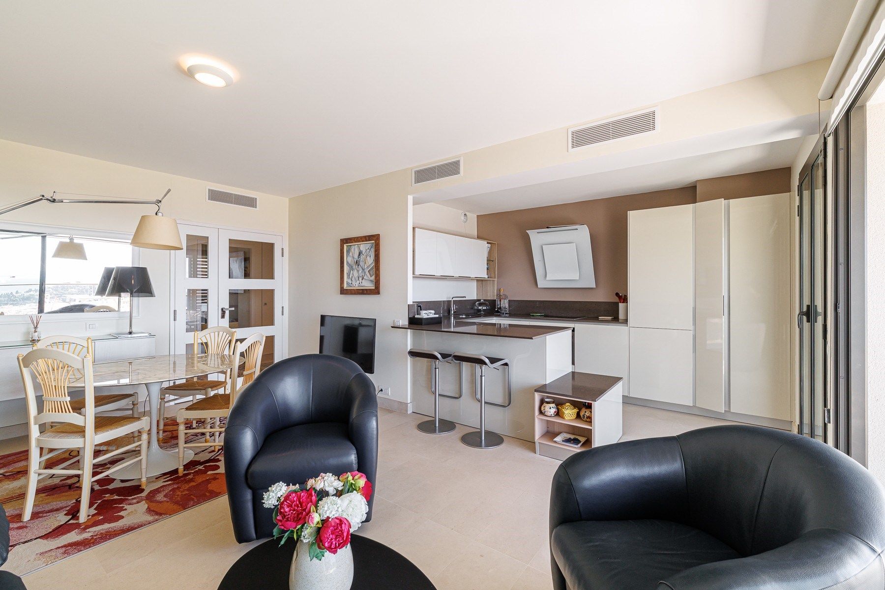 luxury apartment 4 Rooms for sale on NICE (06000)