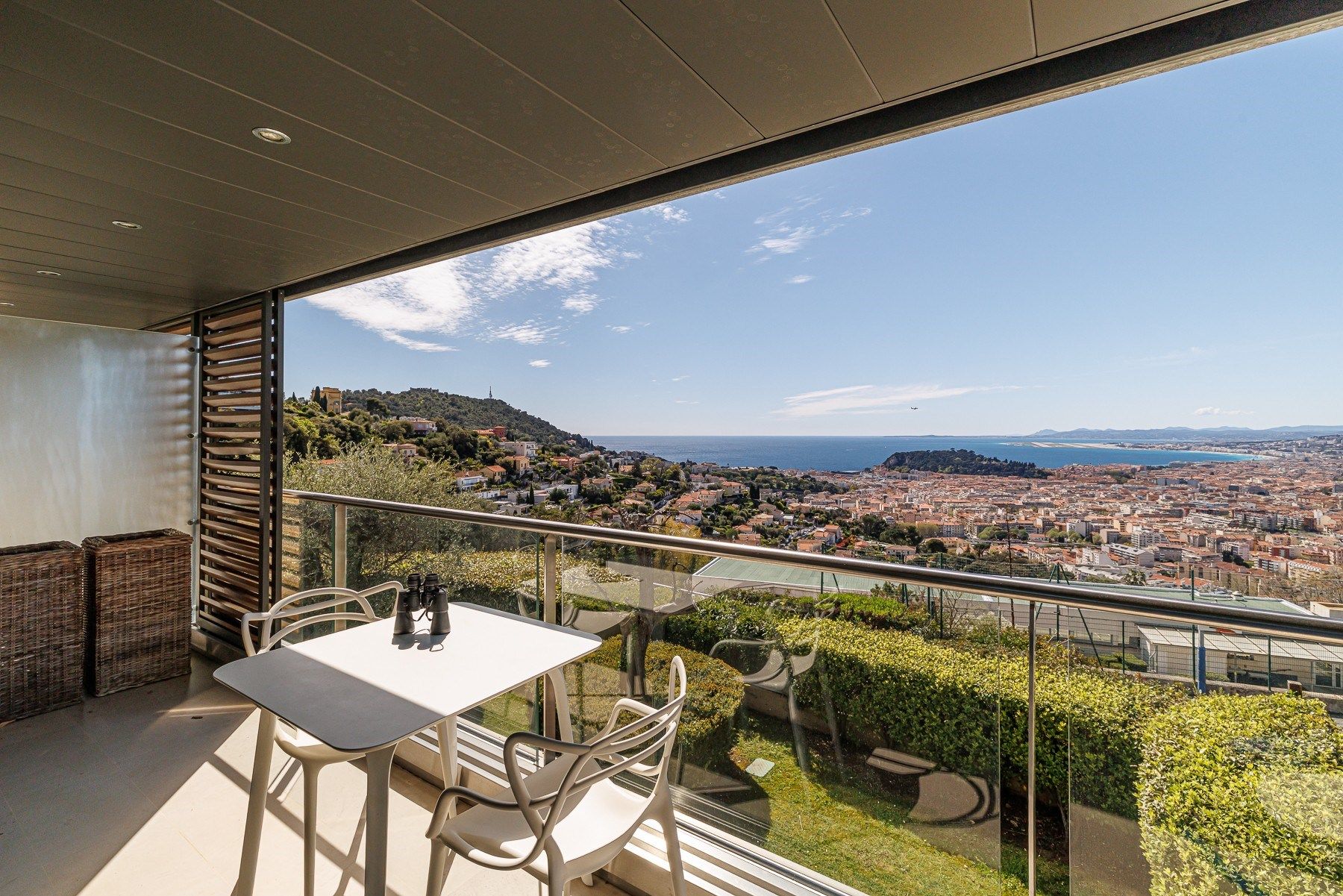 luxury apartment 4 Rooms for sale on NICE (06000)