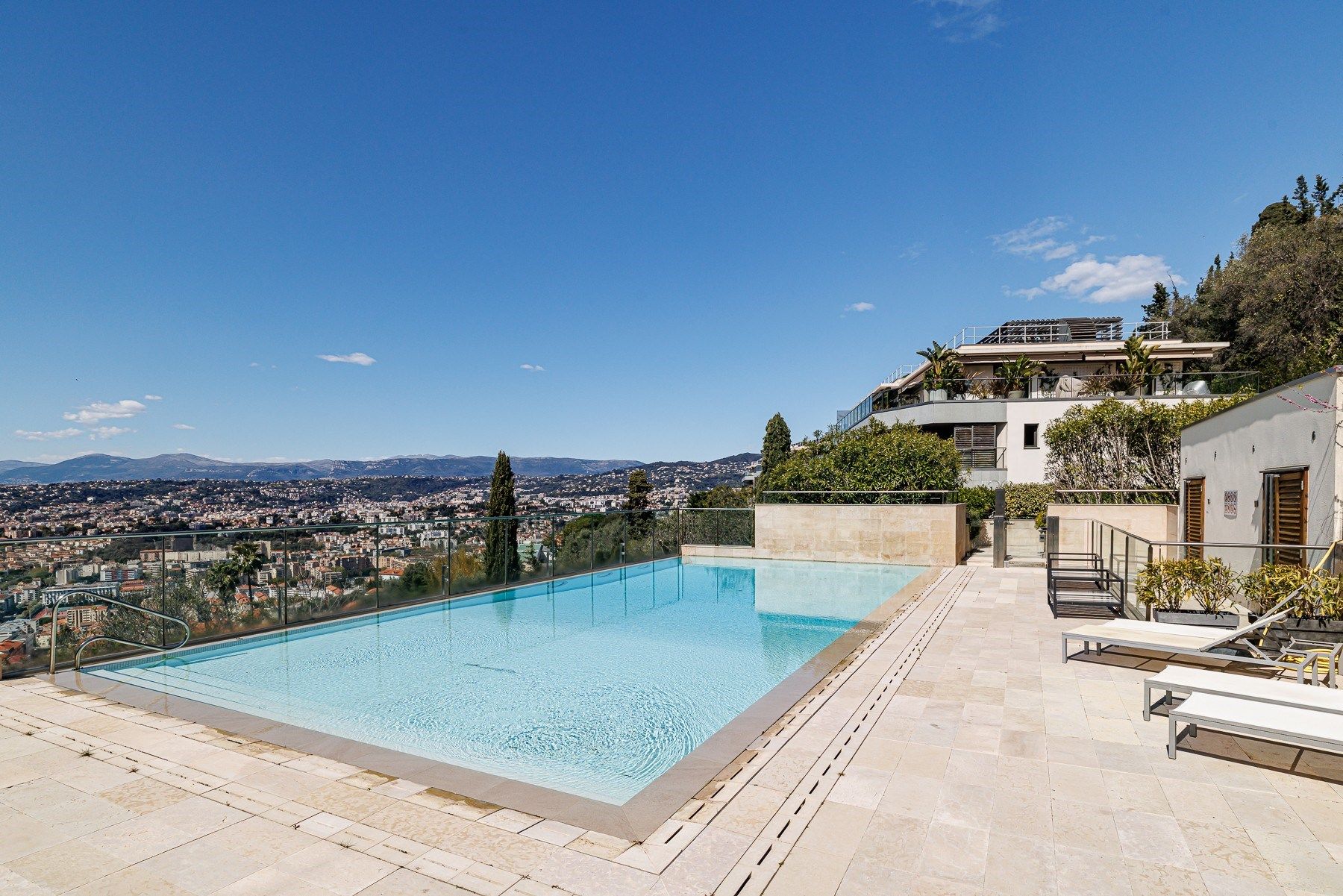 luxury apartment 4 Rooms for sale on NICE (06000)