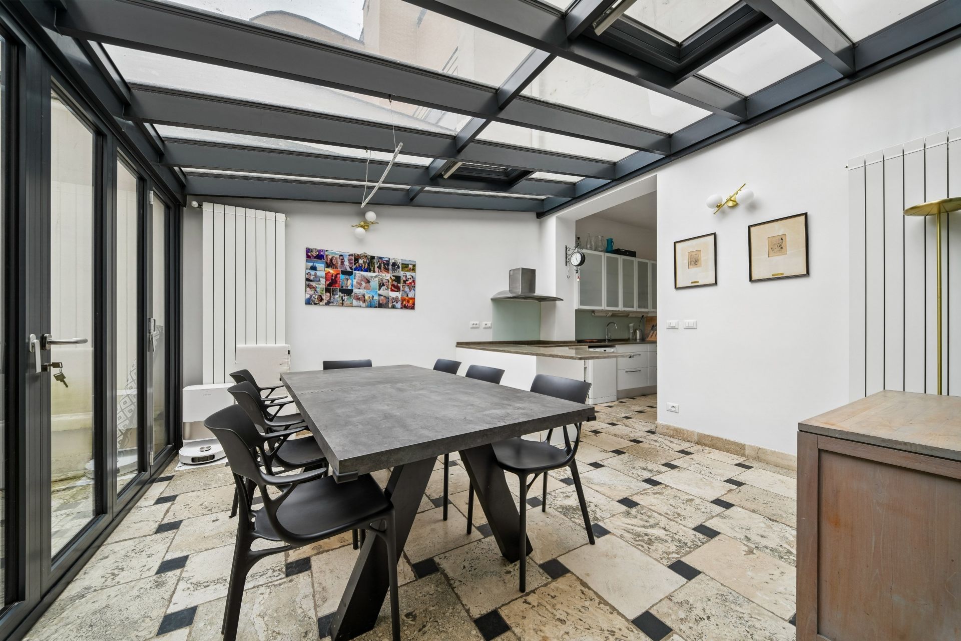 luxury apartment 6 Rooms for sale on PARIS (75017)