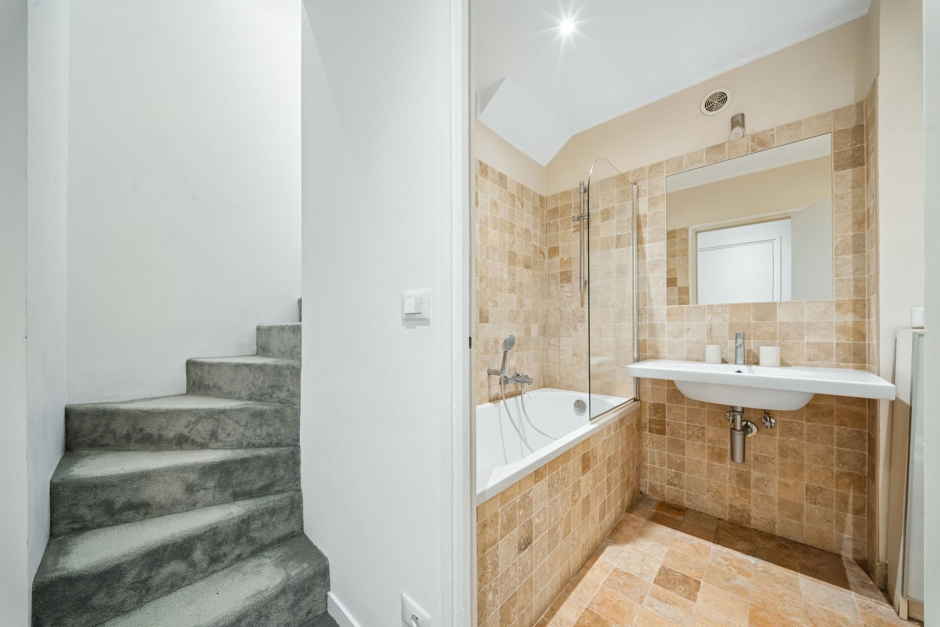 luxury apartment 6 Rooms for sale on PARIS (75017)