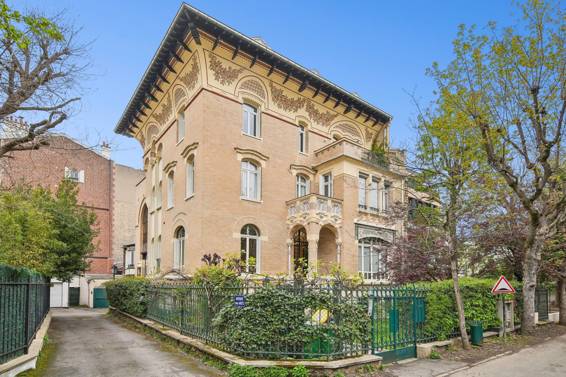 luxury apartment 6 Rooms for sale on PARIS (75017)