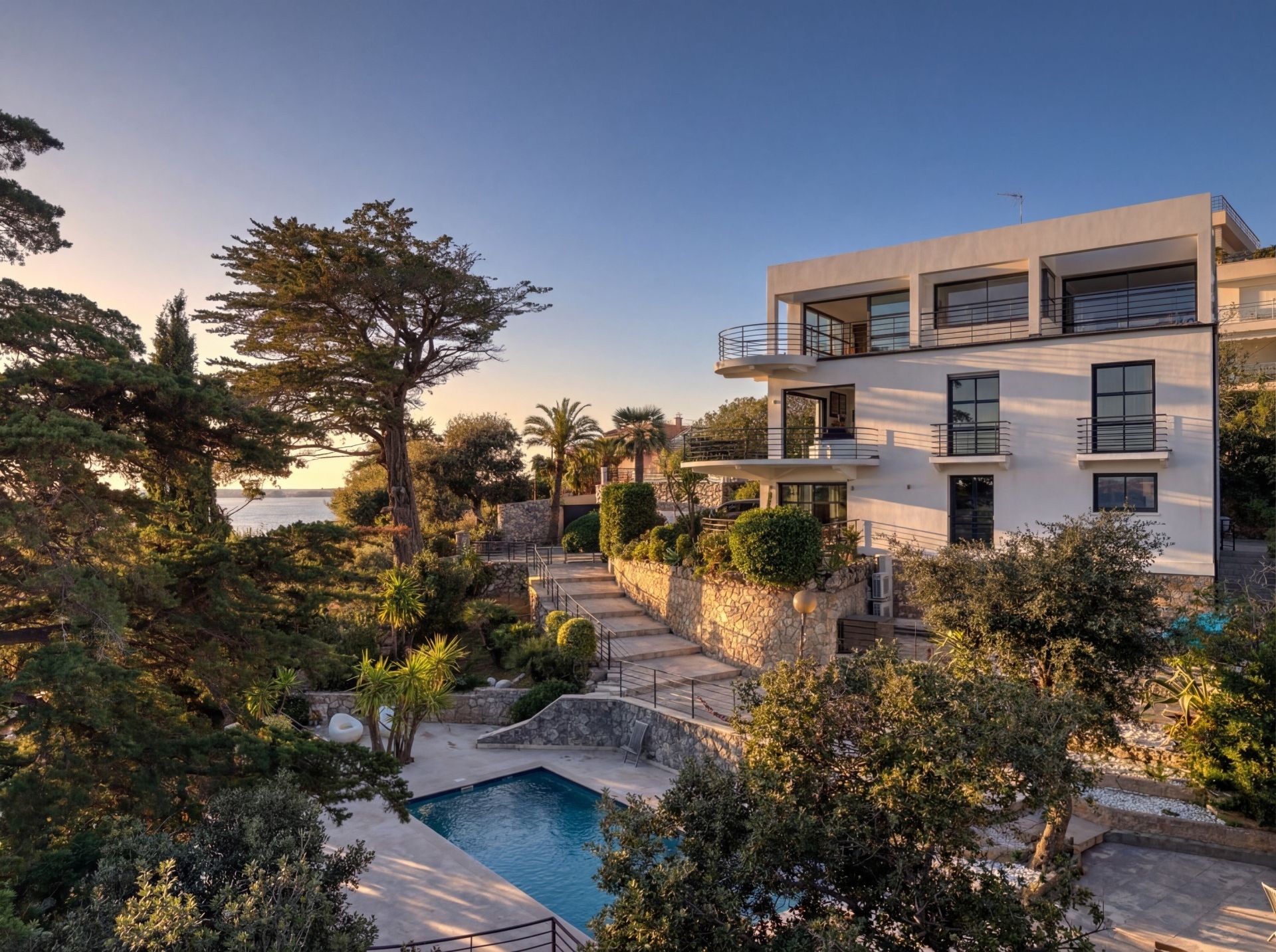 maison contemporaine 8 Pièces en vente sur CANNES (06400)