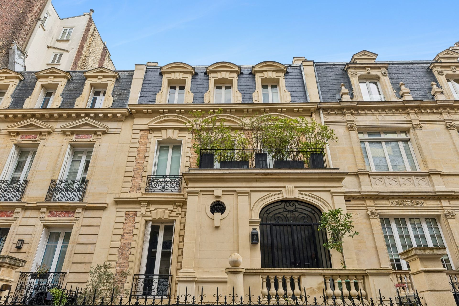 hôtel particulier 8 Pièces en vente sur PARIS (75116)