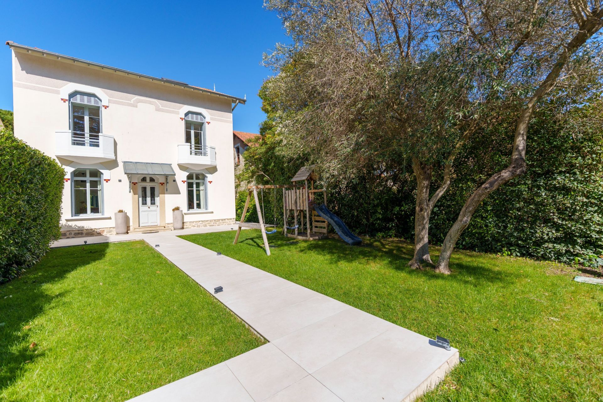 luxury house 9 Rooms for sale on MONTPELLIER (34000)