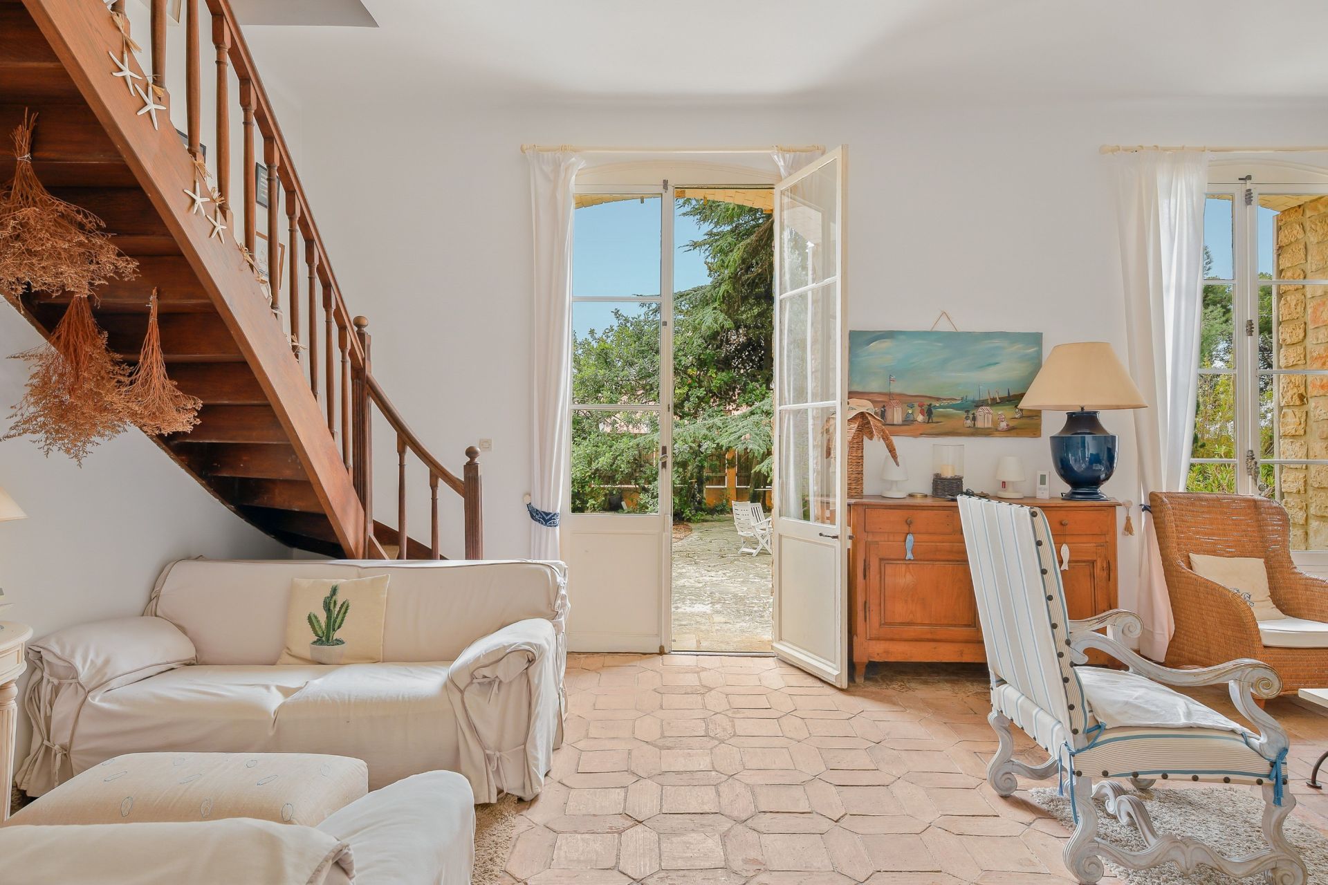 luxury house 7 Rooms for sale on BANDOL (83150)
