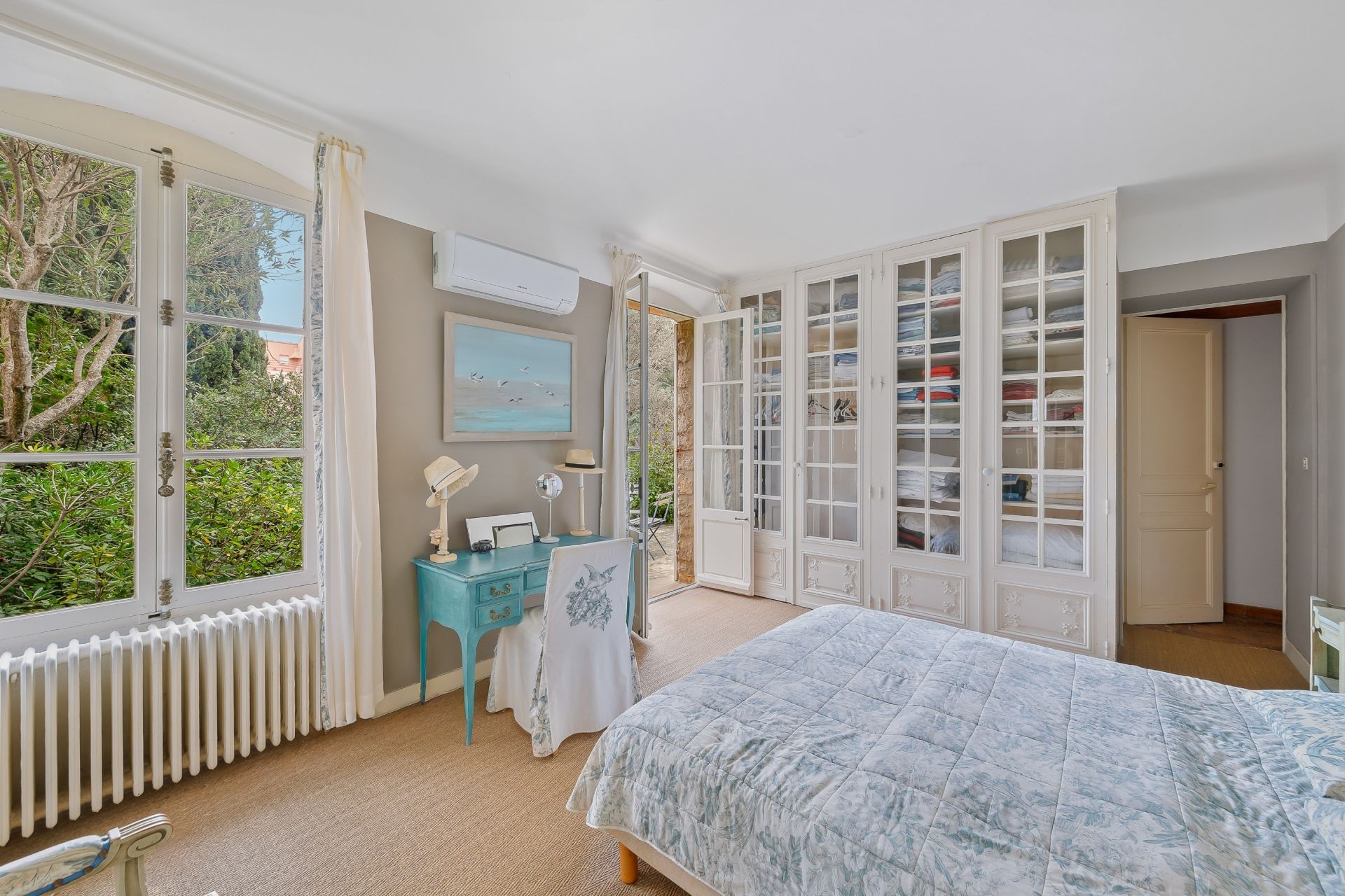 luxury house 7 Rooms for sale on BANDOL (83150)