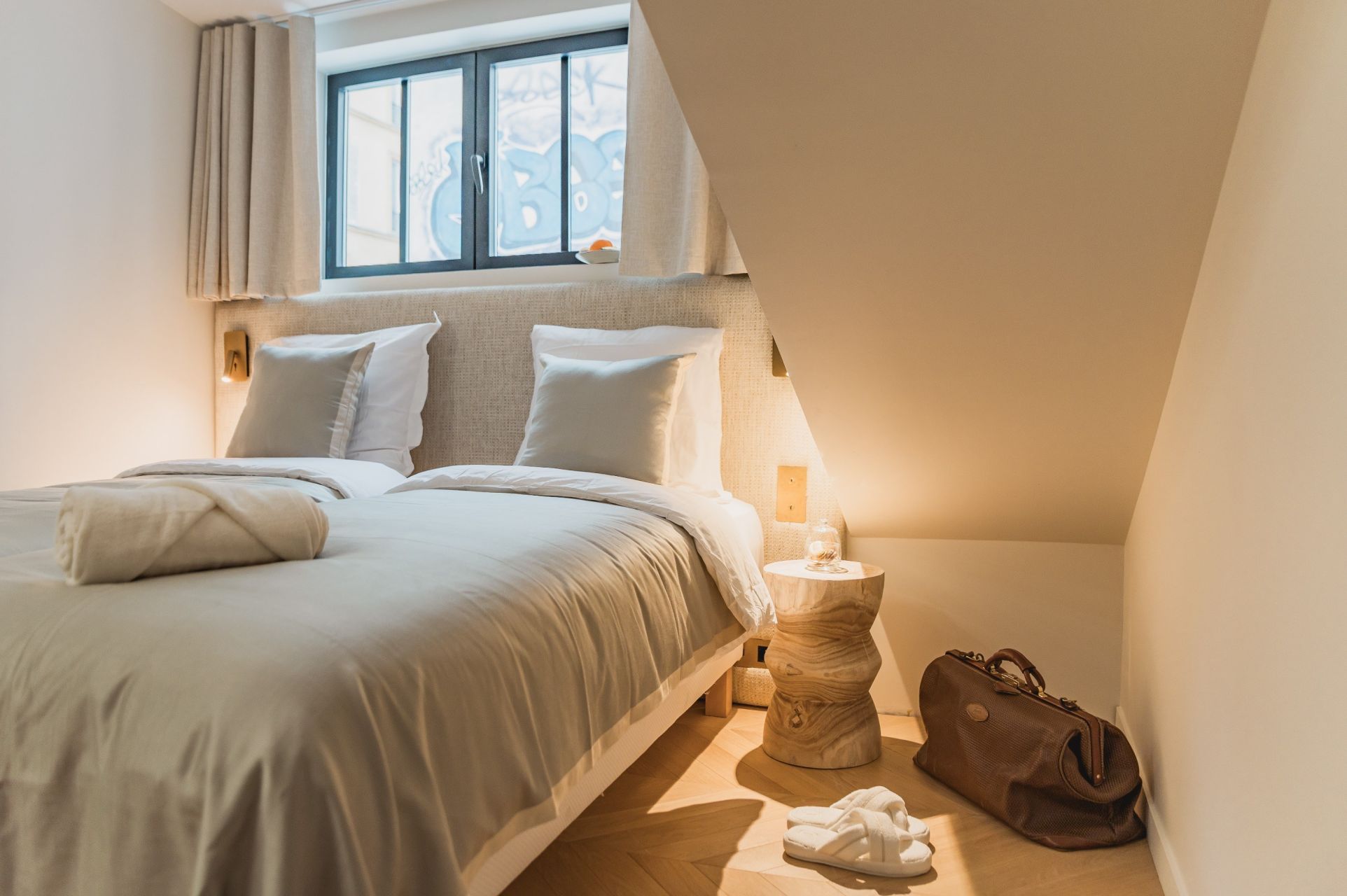 luxury apartment 5 Rooms for sale on PARIS (75018)