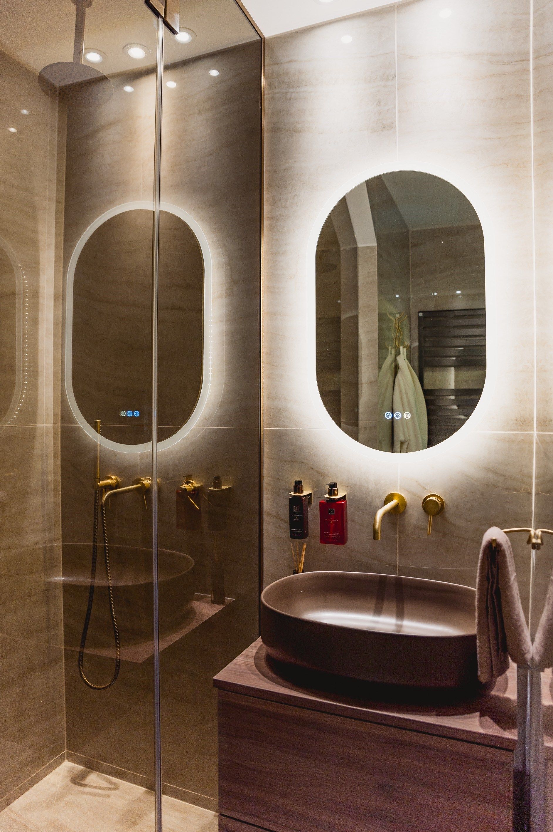 luxury apartment 5 Rooms for sale on PARIS (75018)