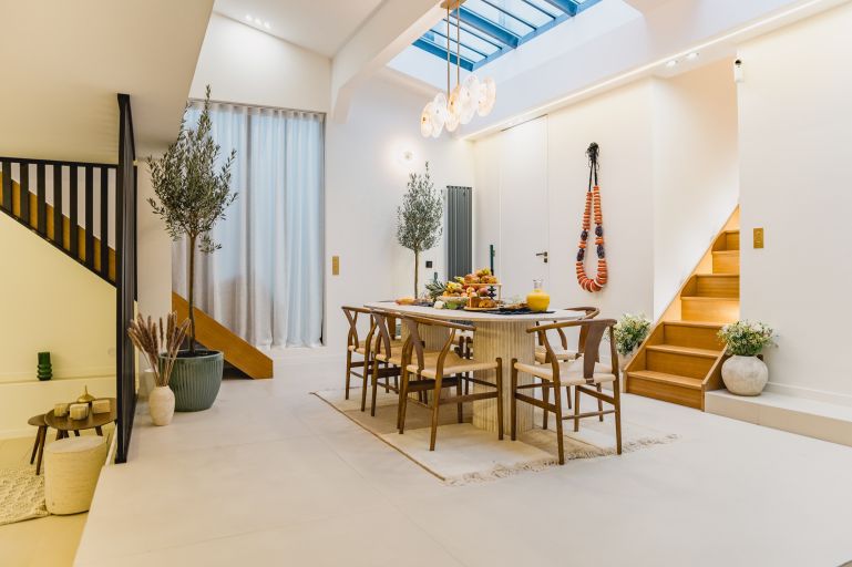 luxury apartment 5 Rooms for sale on PARIS (75018)