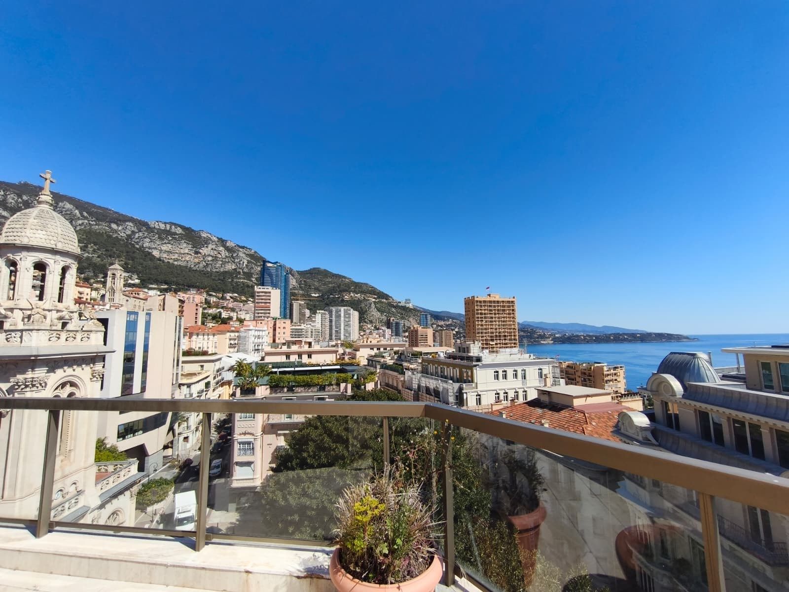 luxury apartment 5 Rooms for rent on MONACO (98000)