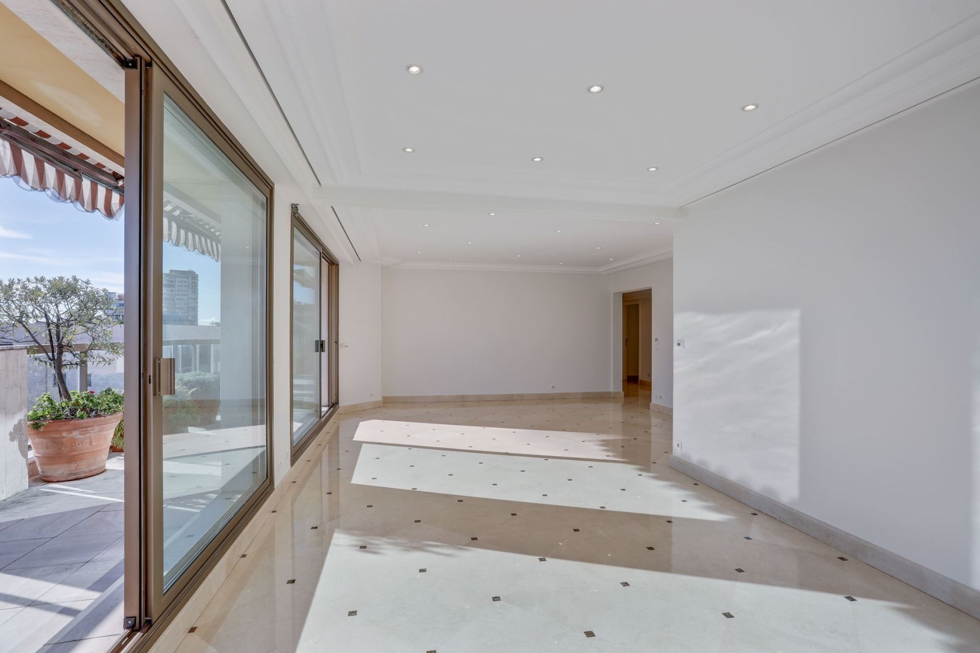 luxury apartment 5 Rooms for rent on MONACO (98000)