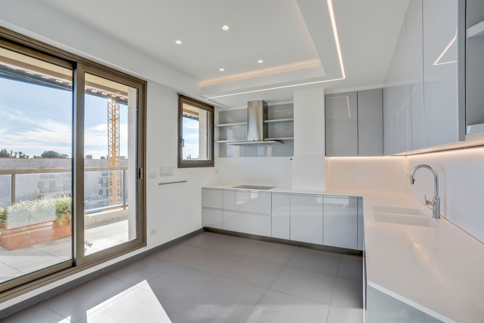 luxury apartment 5 Rooms for rent on MONACO (98000)