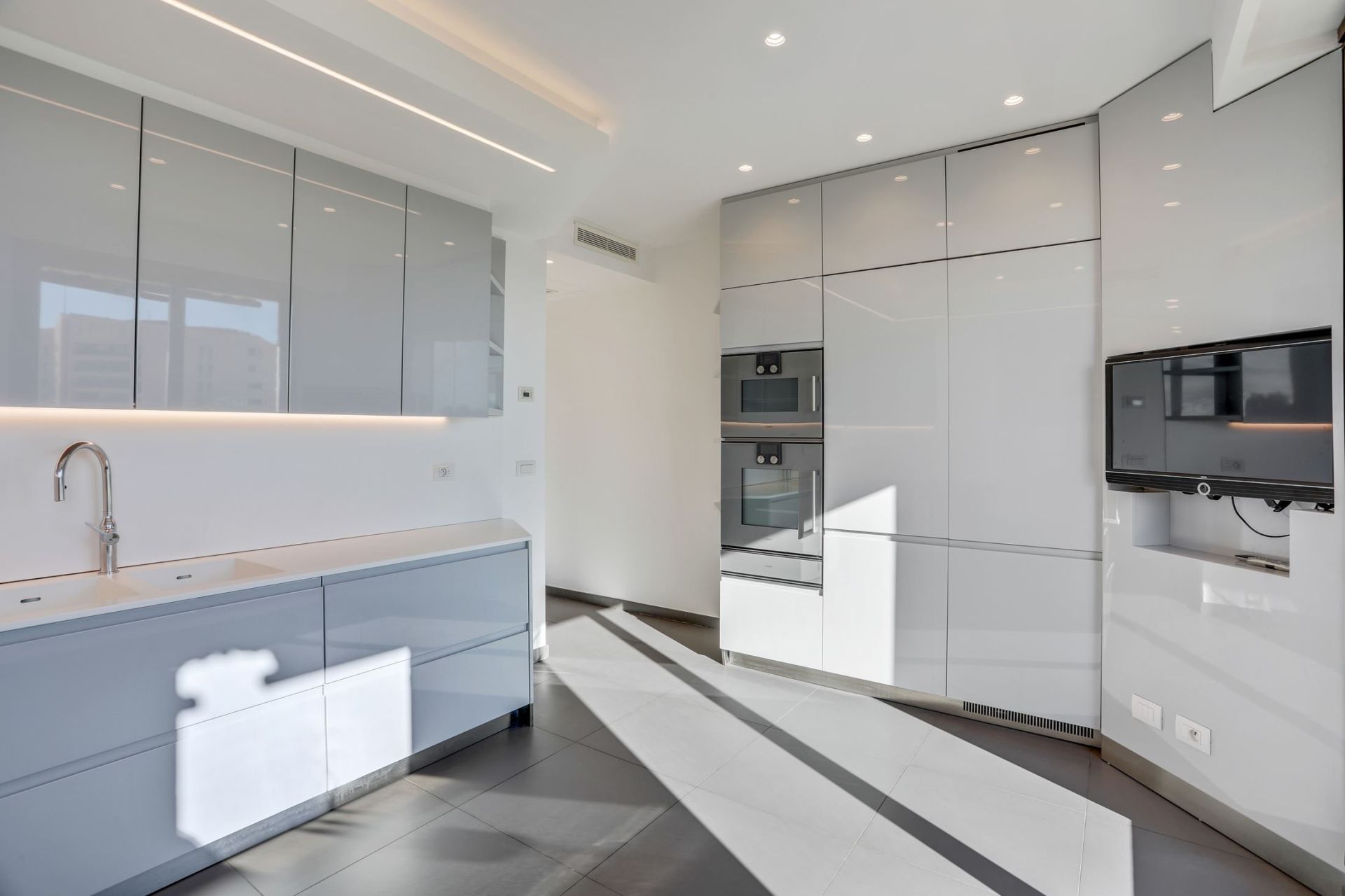 luxury apartment 5 Rooms for rent on MONACO (98000)