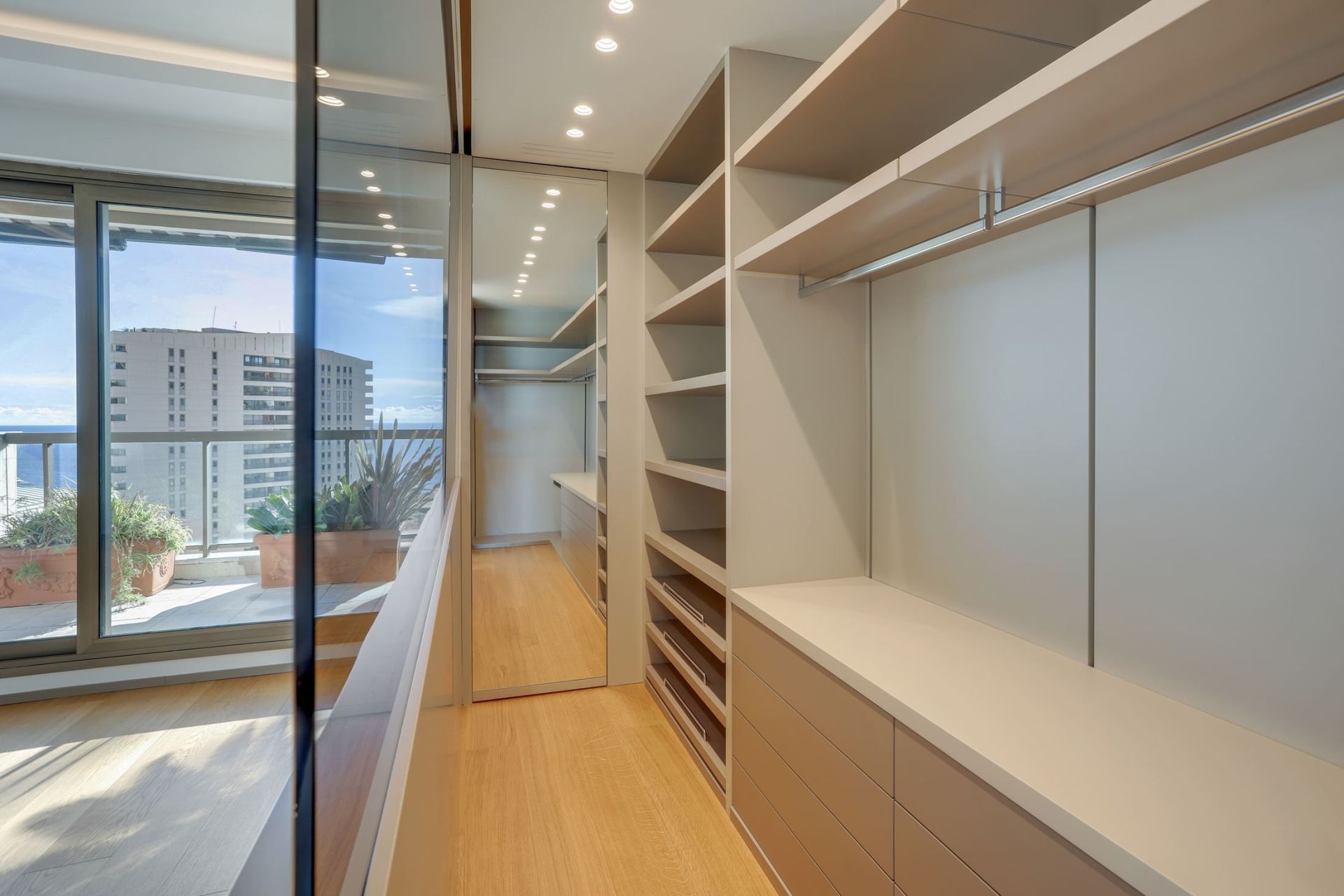 luxury apartment 5 Rooms for rent on MONACO (98000)