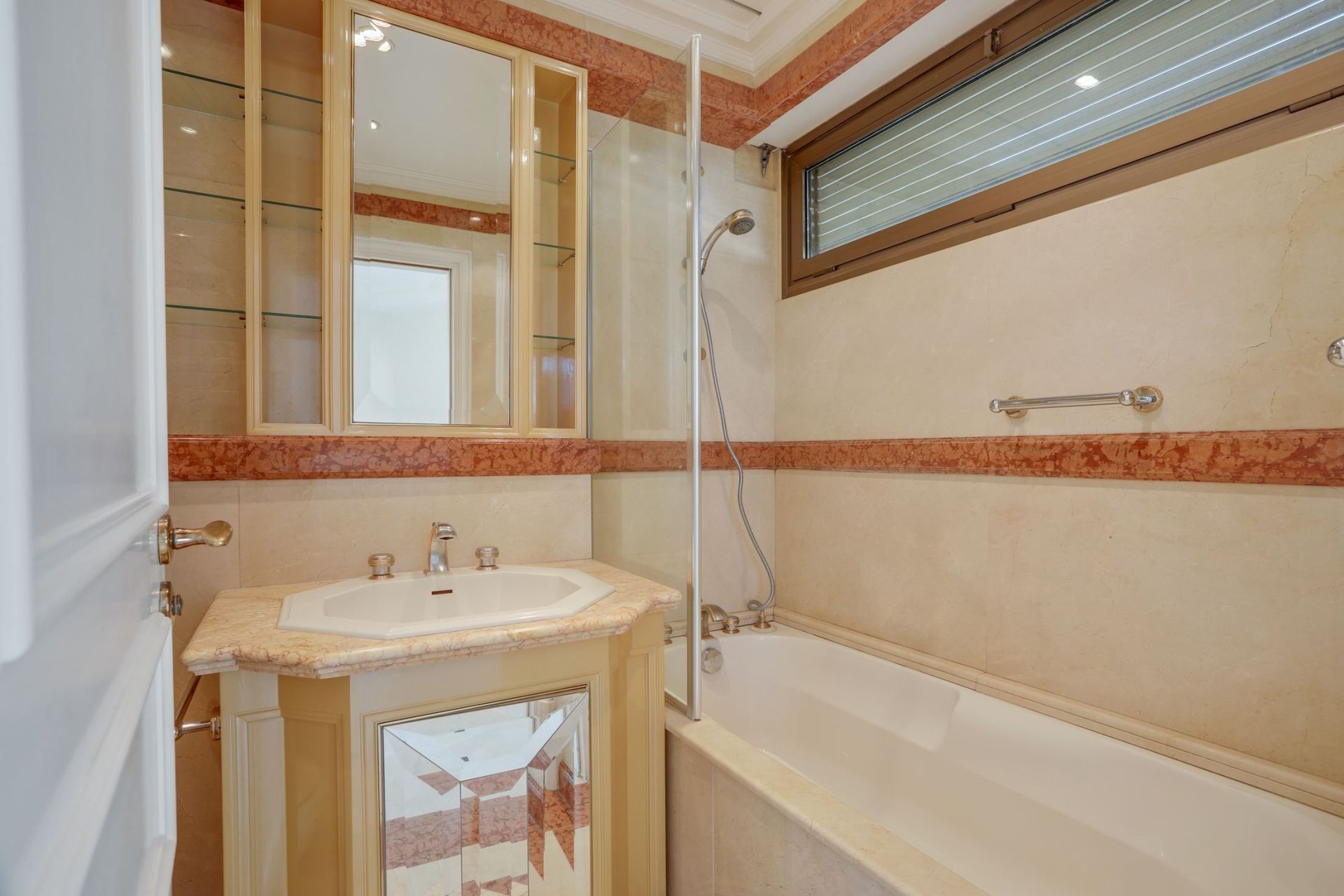 luxury apartment 5 Rooms for rent on MONACO (98000)