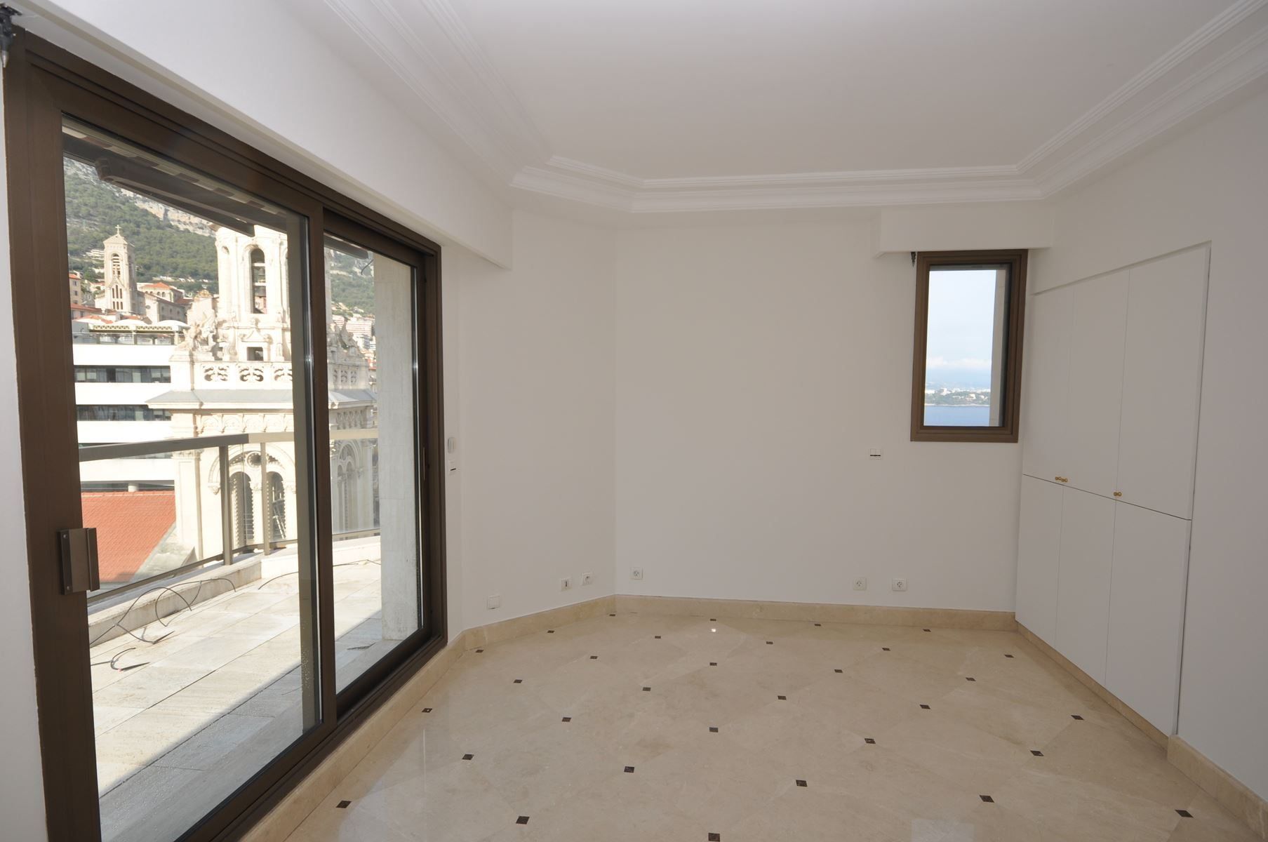 luxury apartment 5 Rooms for rent on MONACO (98000)