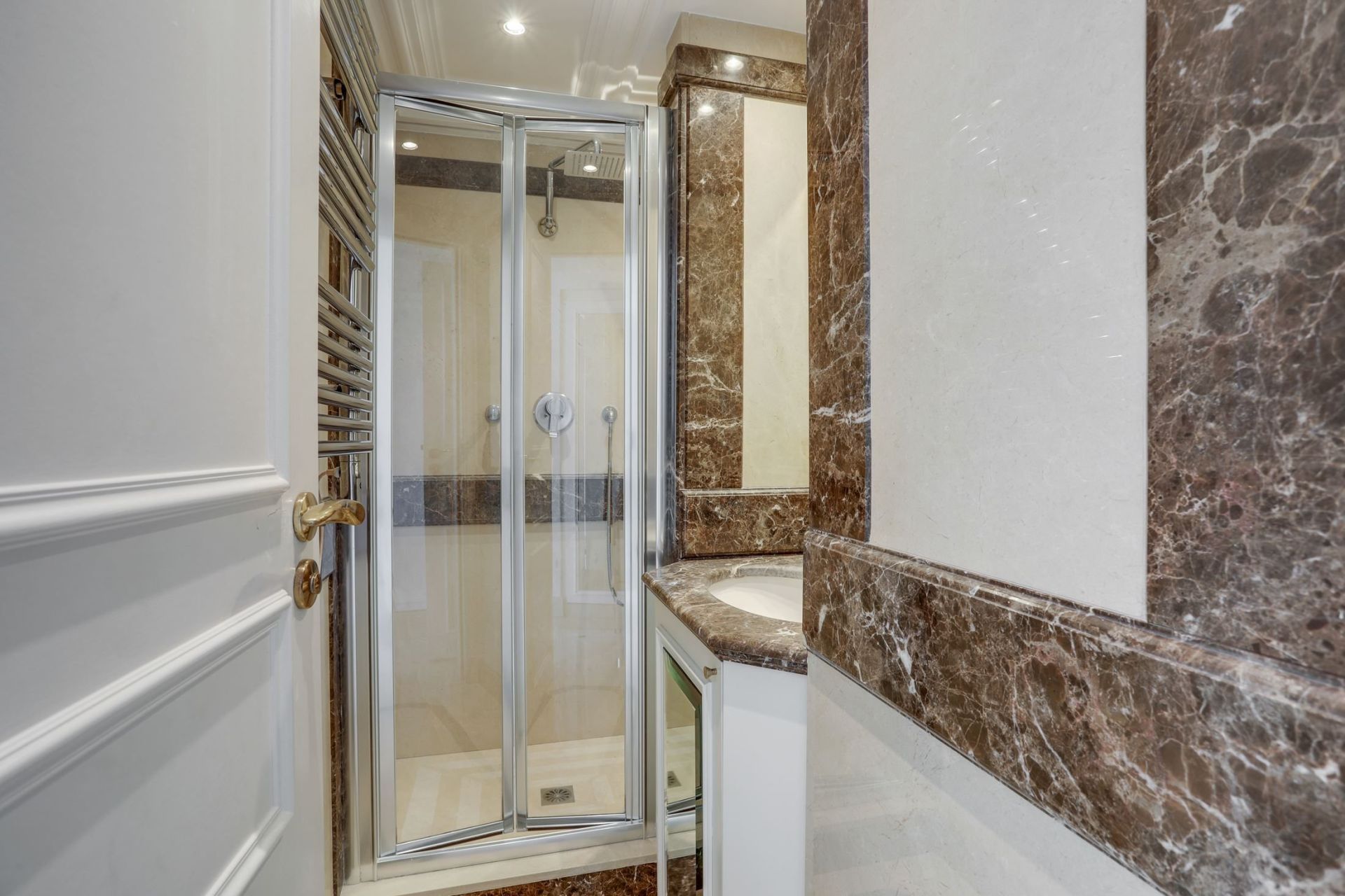 luxury apartment 5 Rooms for rent on MONACO (98000)