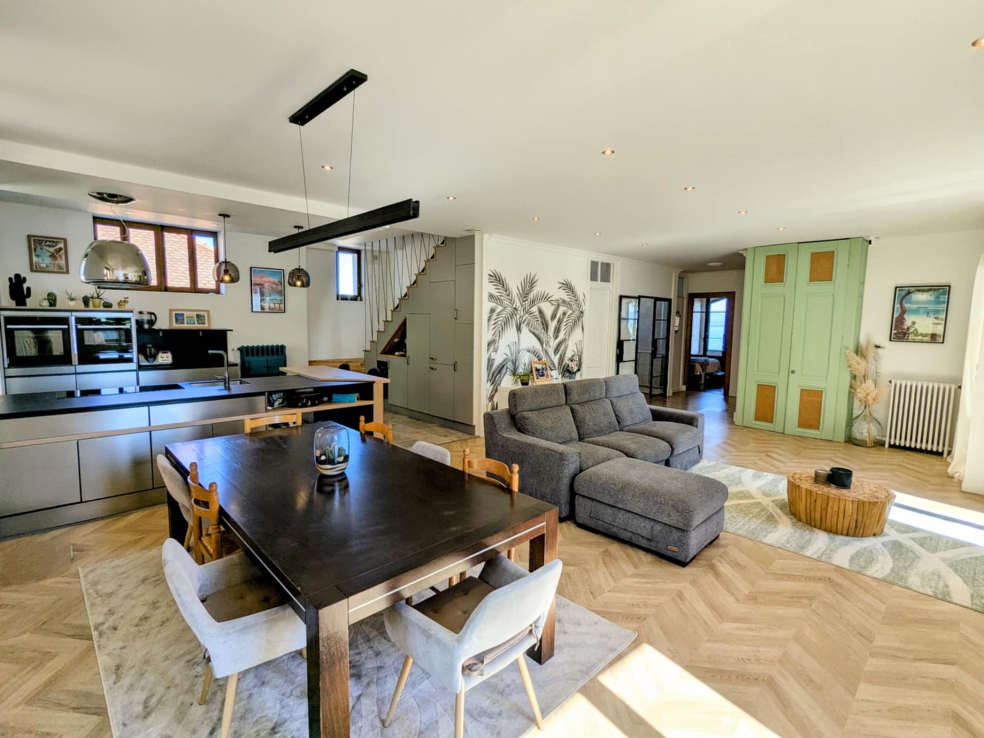 luxury apartment 9 Rooms for sale on EVIAN LES BAINS (74500)