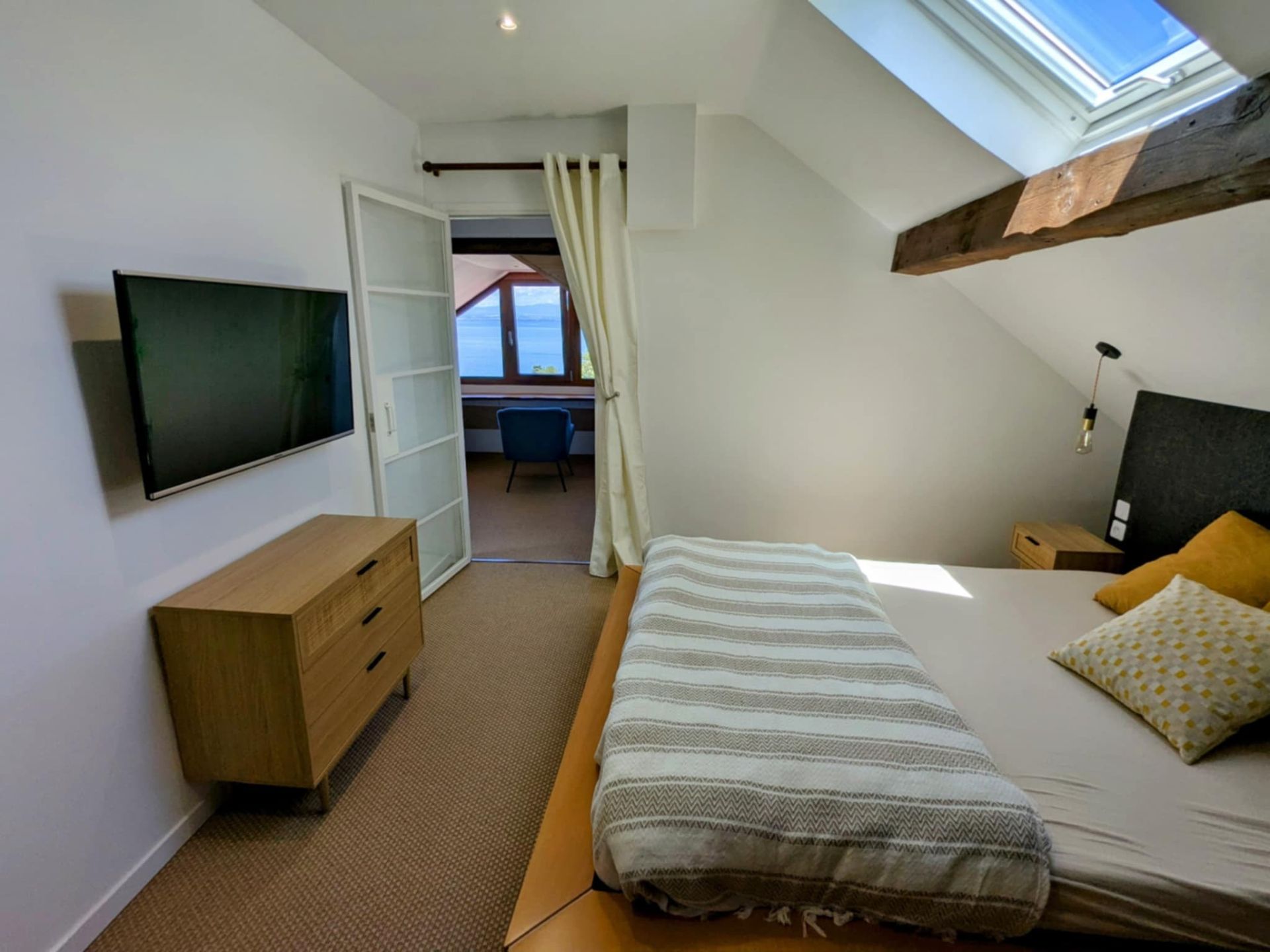 luxury apartment 9 Rooms for sale on EVIAN LES BAINS (74500)