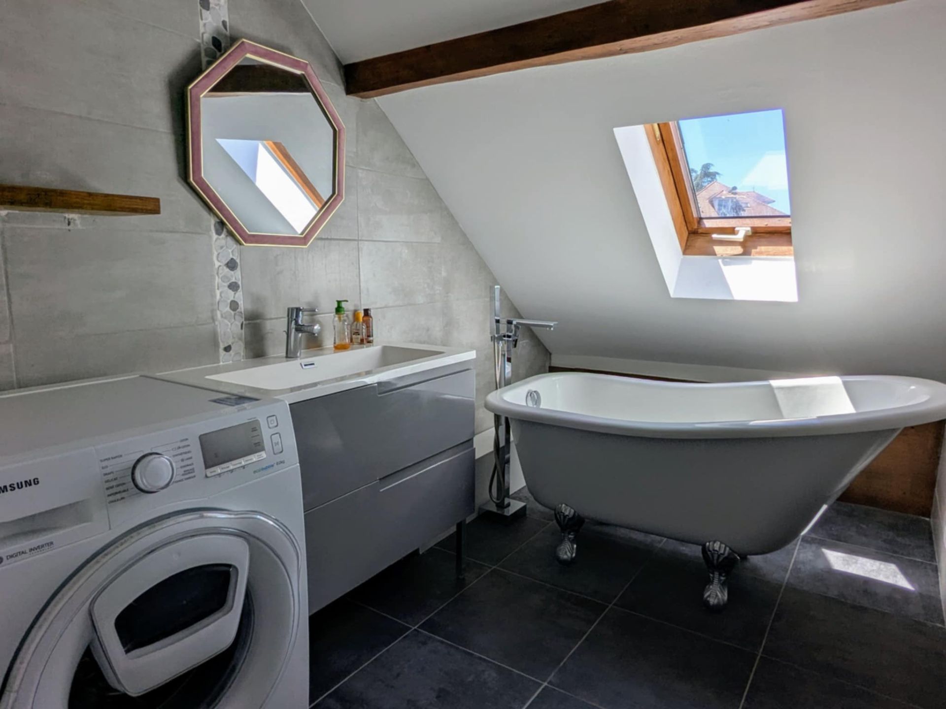 luxury apartment 9 Rooms for sale on EVIAN LES BAINS (74500)