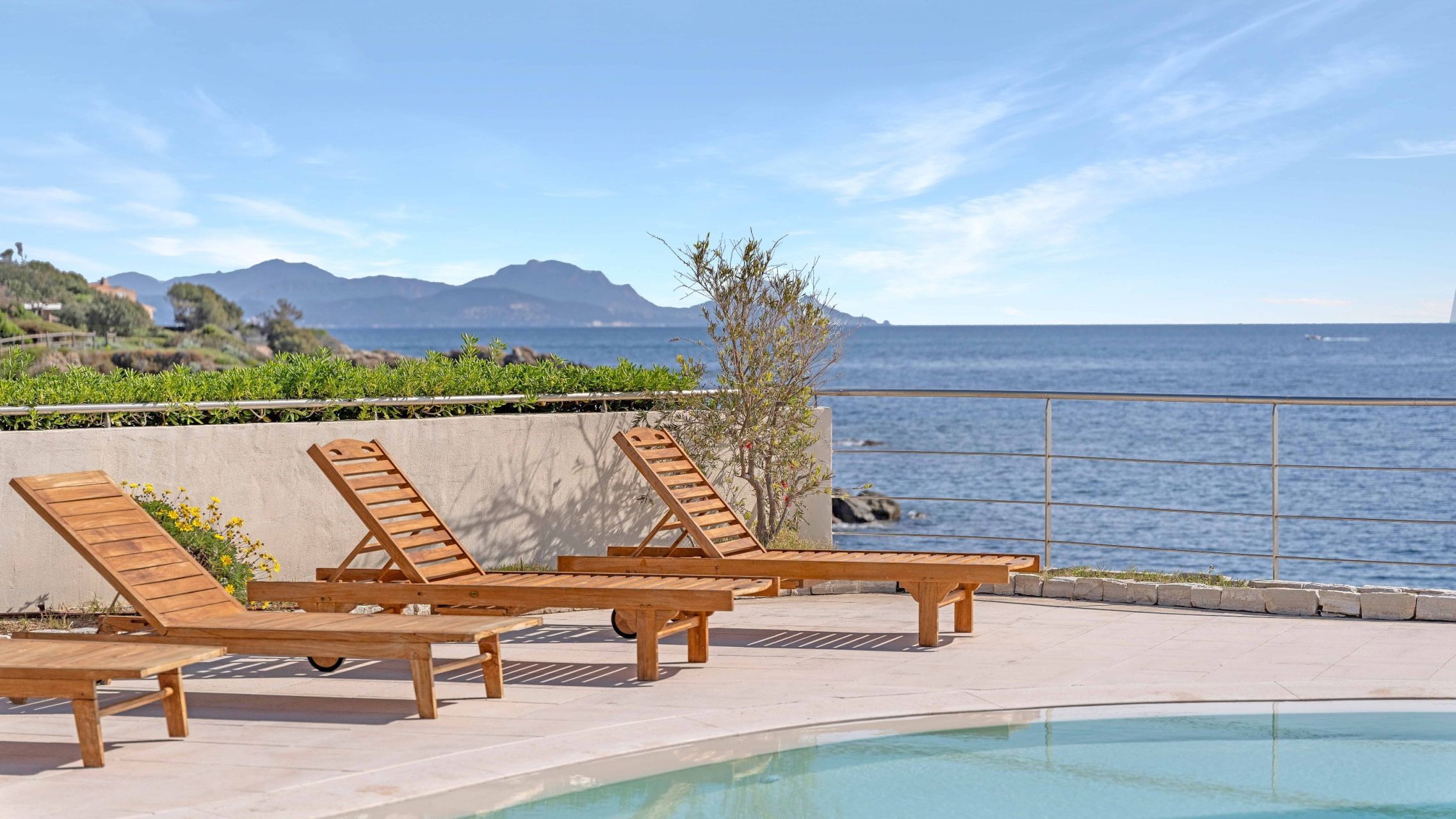 villa de luxe 7 Pièces en vente sur LES ISSAMBRES (83380)