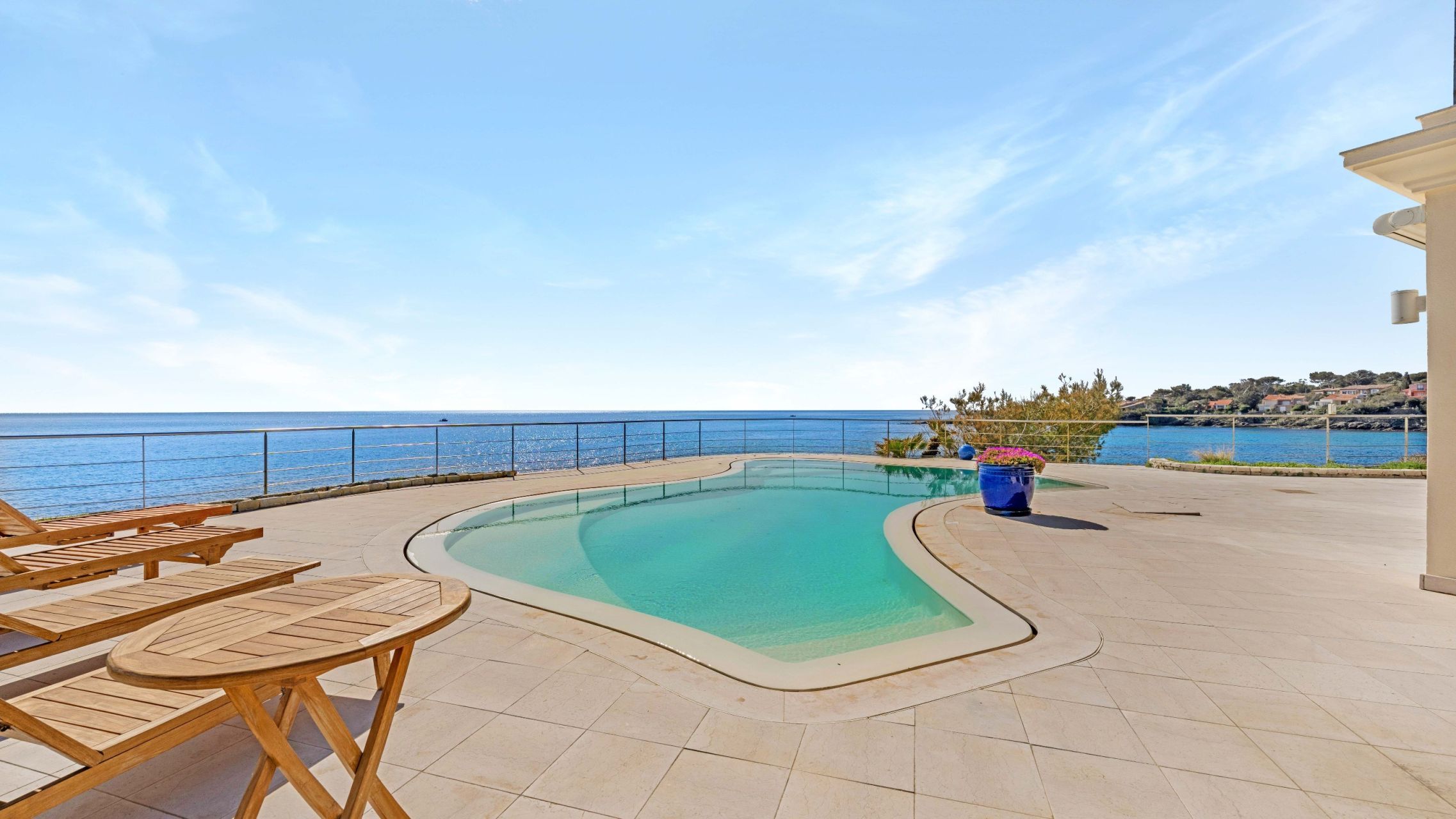 villa de luxe 7 Pièces en vente sur LES ISSAMBRES (83380)