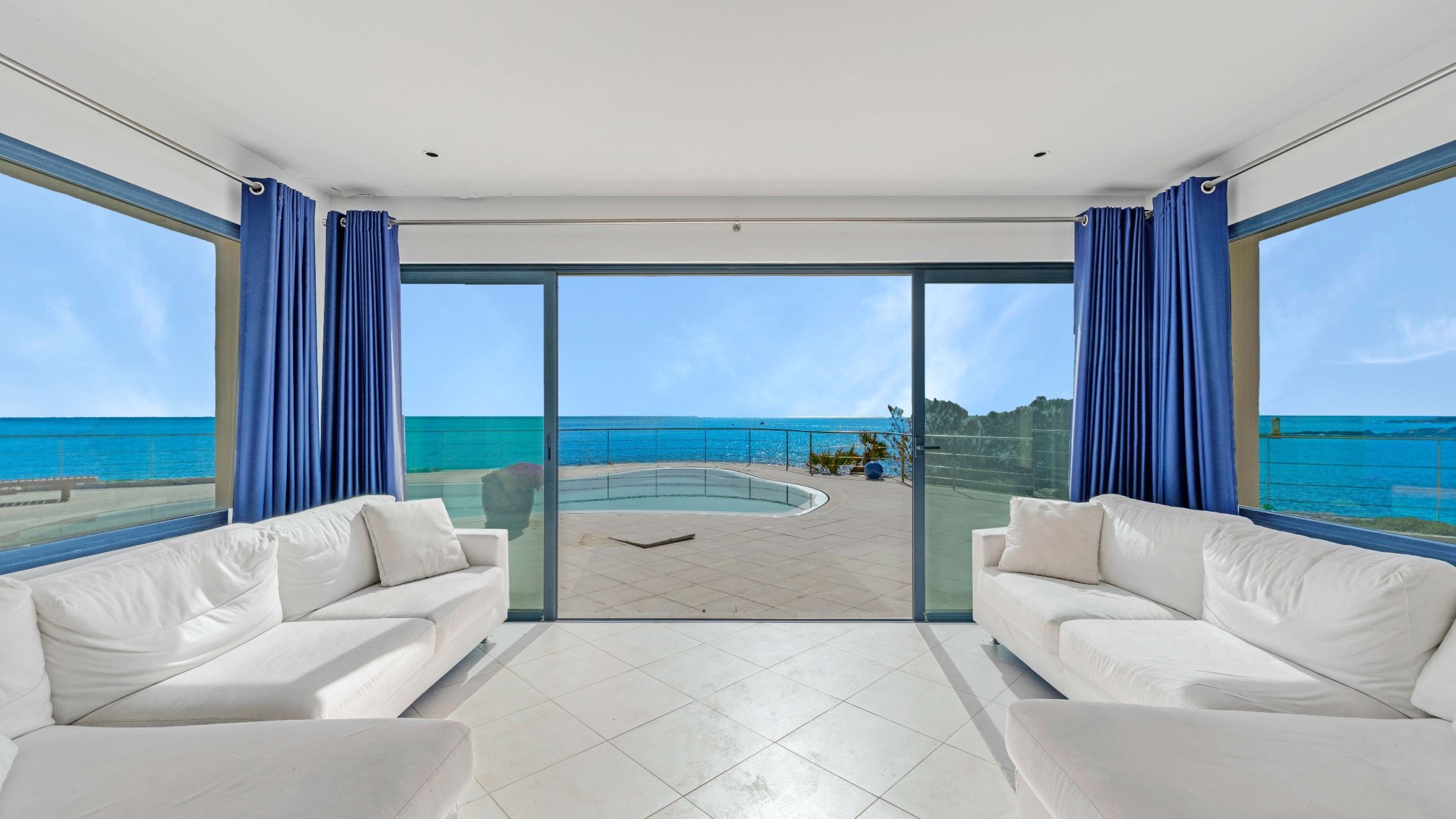 villa de luxe 7 Pièces en vente sur LES ISSAMBRES (83380)