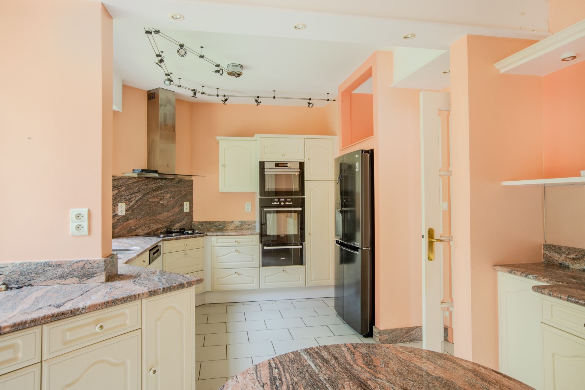 luxury house 10 Rooms for sale on VOUGEOT (21640)