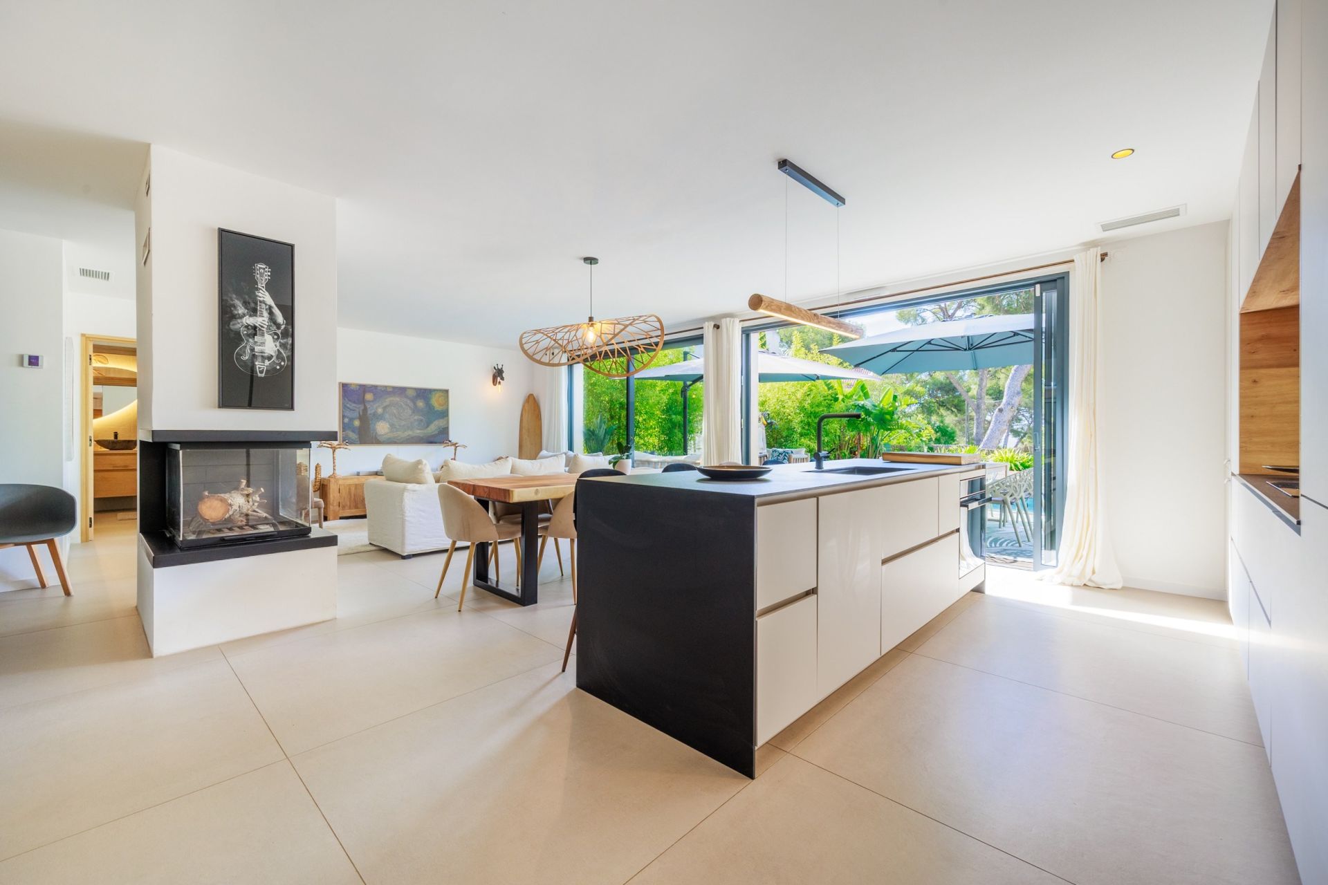 luxury house 7 Rooms for sale on CASSIS (13260)