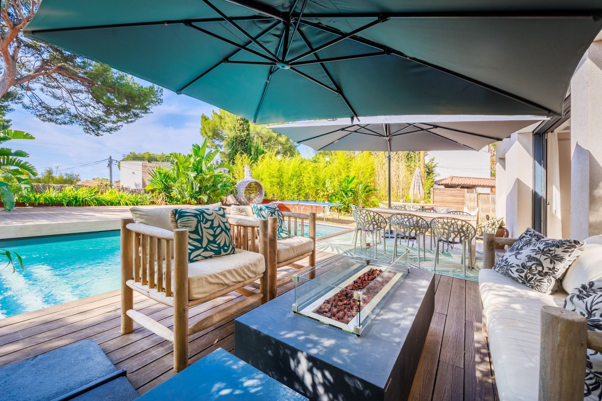 luxury house 7 Rooms for sale on CASSIS (13260)